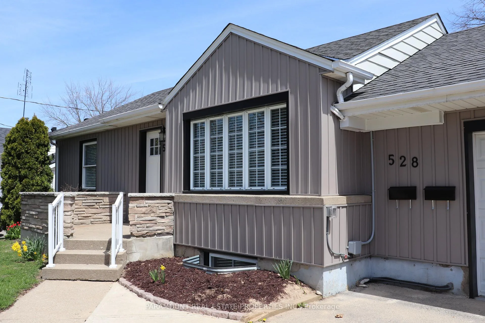 Photo 3 of Unit Upper Level Apartment, 528 Geneva Street, St. Catharines, Vine/Linwell — HOMEH