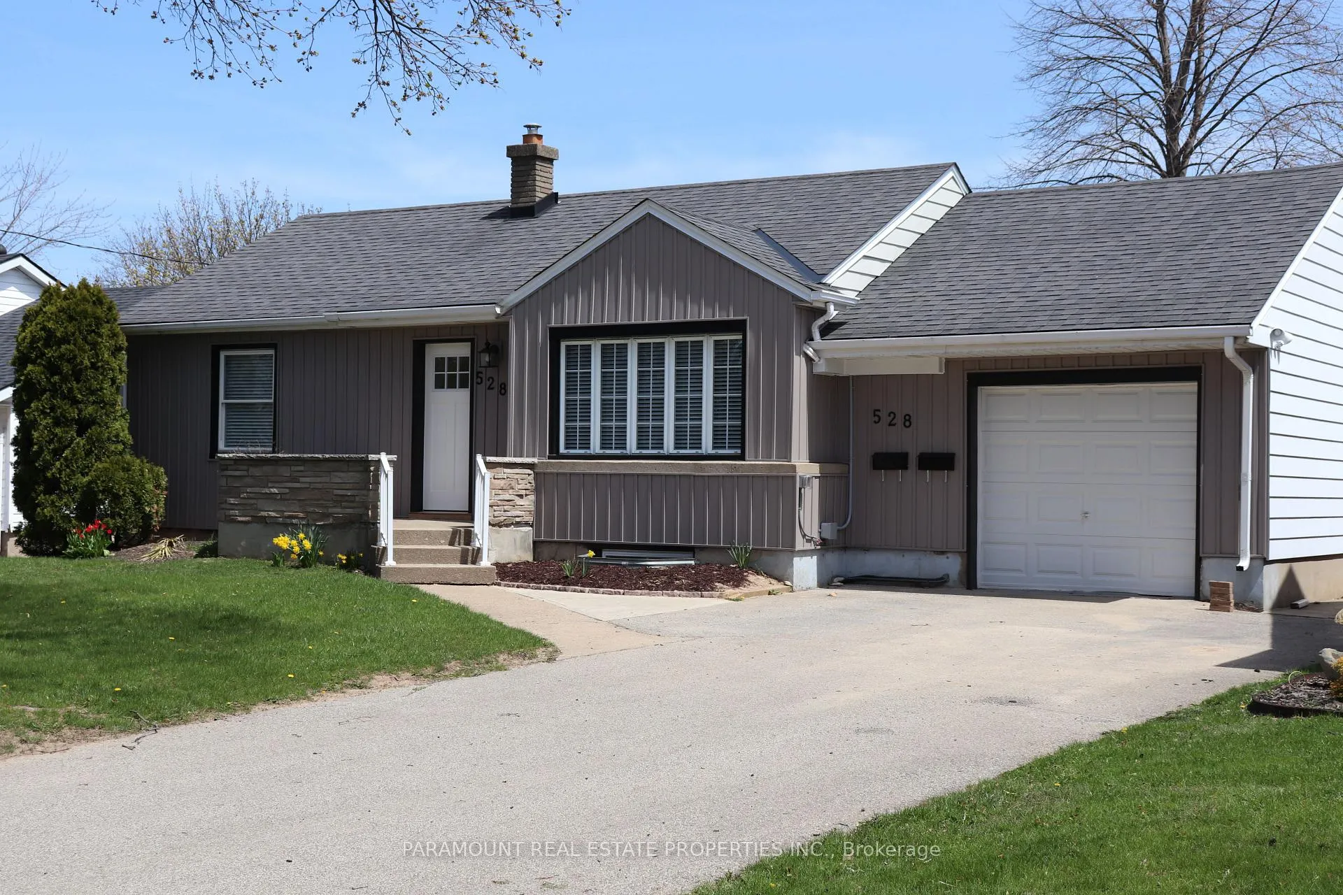 Photo 4 of Unit Upper Level Apartment, 528 Geneva Street, St. Catharines, Vine/Linwell — HOMEH