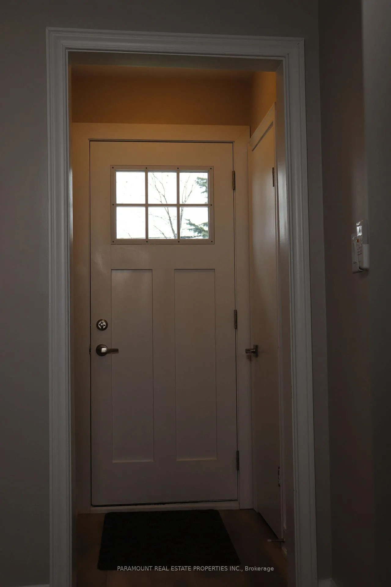 Photo 5 of Unit Upper Level Apartment, 528 Geneva Street, St. Catharines, Vine/Linwell — HOMEH