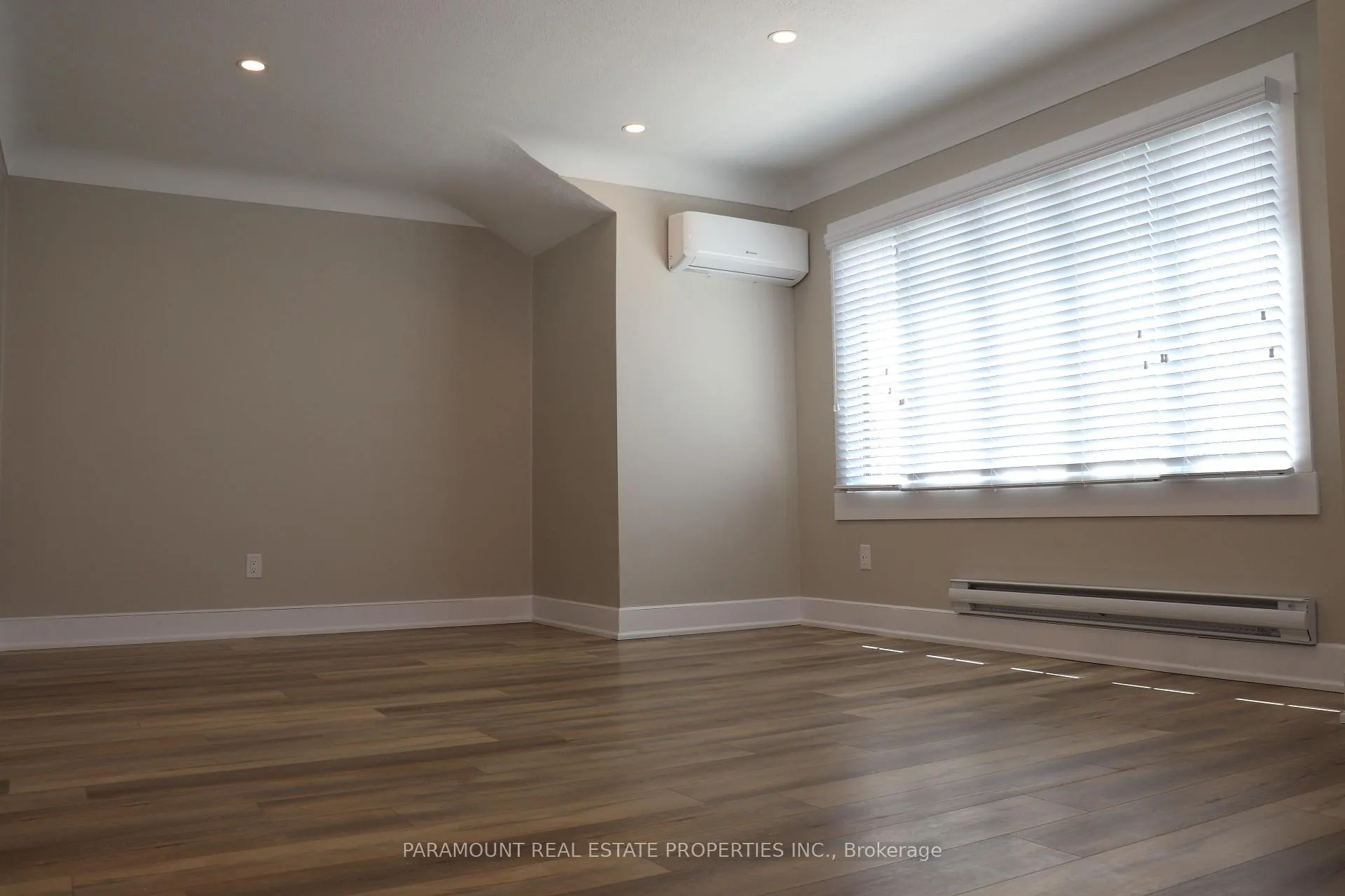 Photo 8 of Unit Upper Level Apartment, 528 Geneva Street, St. Catharines, Vine/Linwell — HOMEH