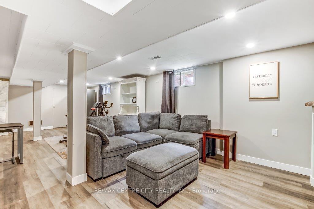 Photo 11 of 26 Brock Street, St. Thomas — HOMEH