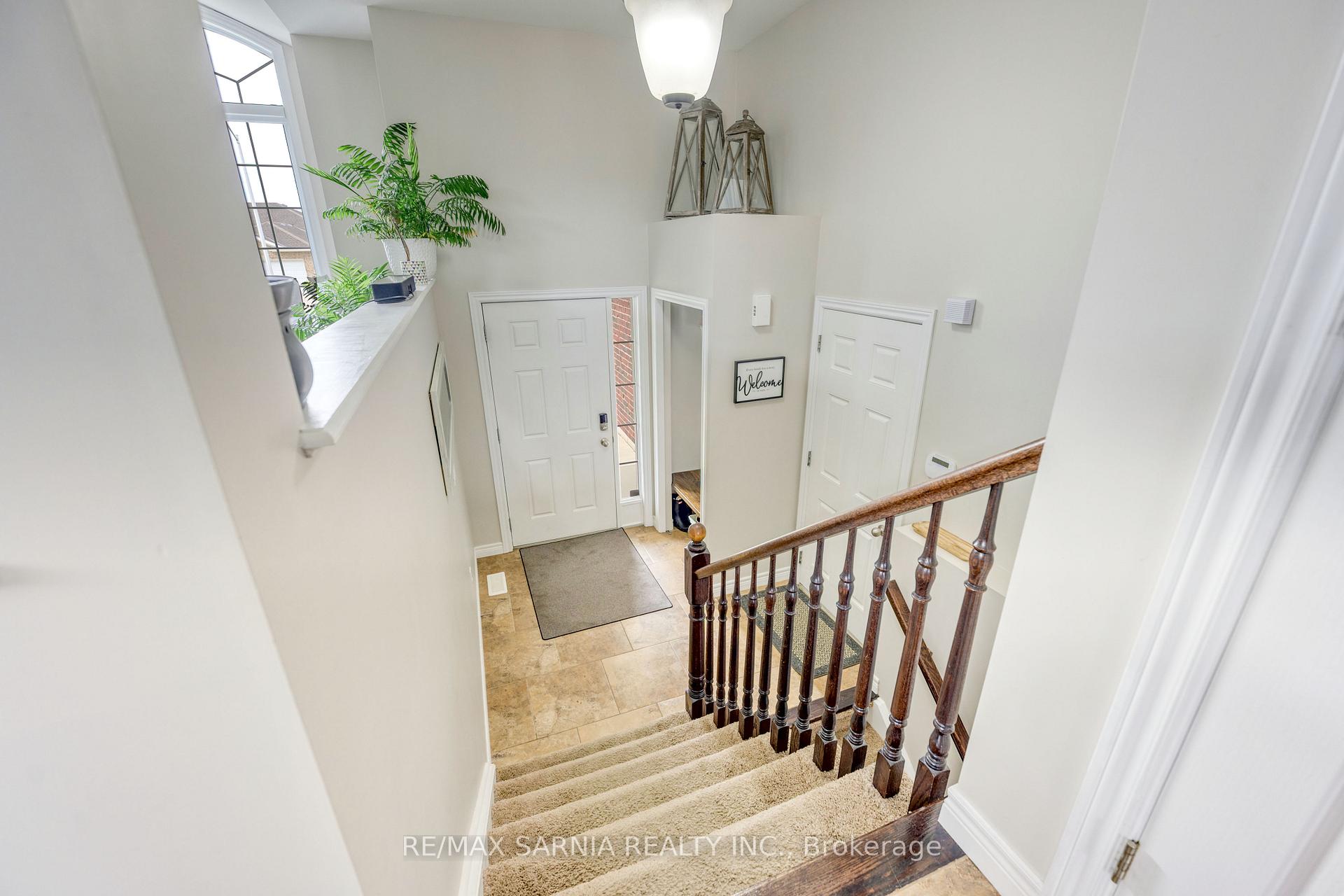 Photo 2 of 699 Bentinck Drive, St. Clair — HOMEH