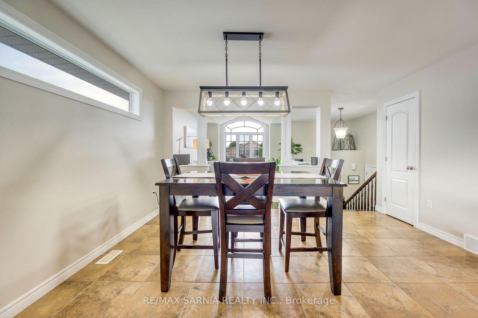 Photo 9 of 699 Bentinck Drive, St. Clair — HOMEH