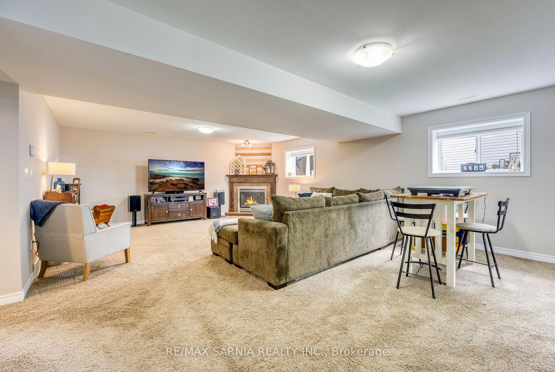 Photo 21 of 699 Bentinck Drive, St. Clair — HOMEH