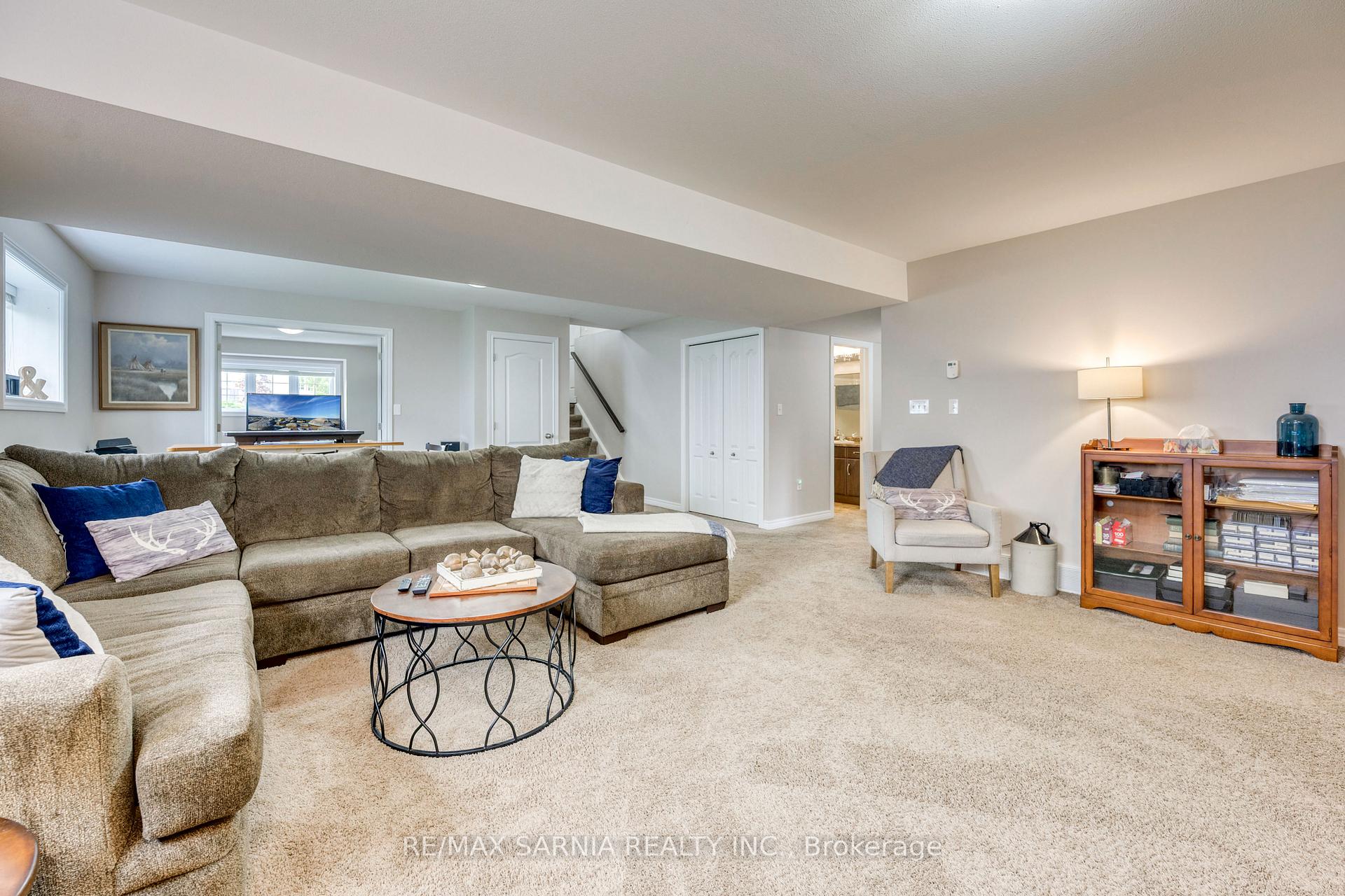 Photo 23 of 699 Bentinck Drive, St. Clair — HOMEH