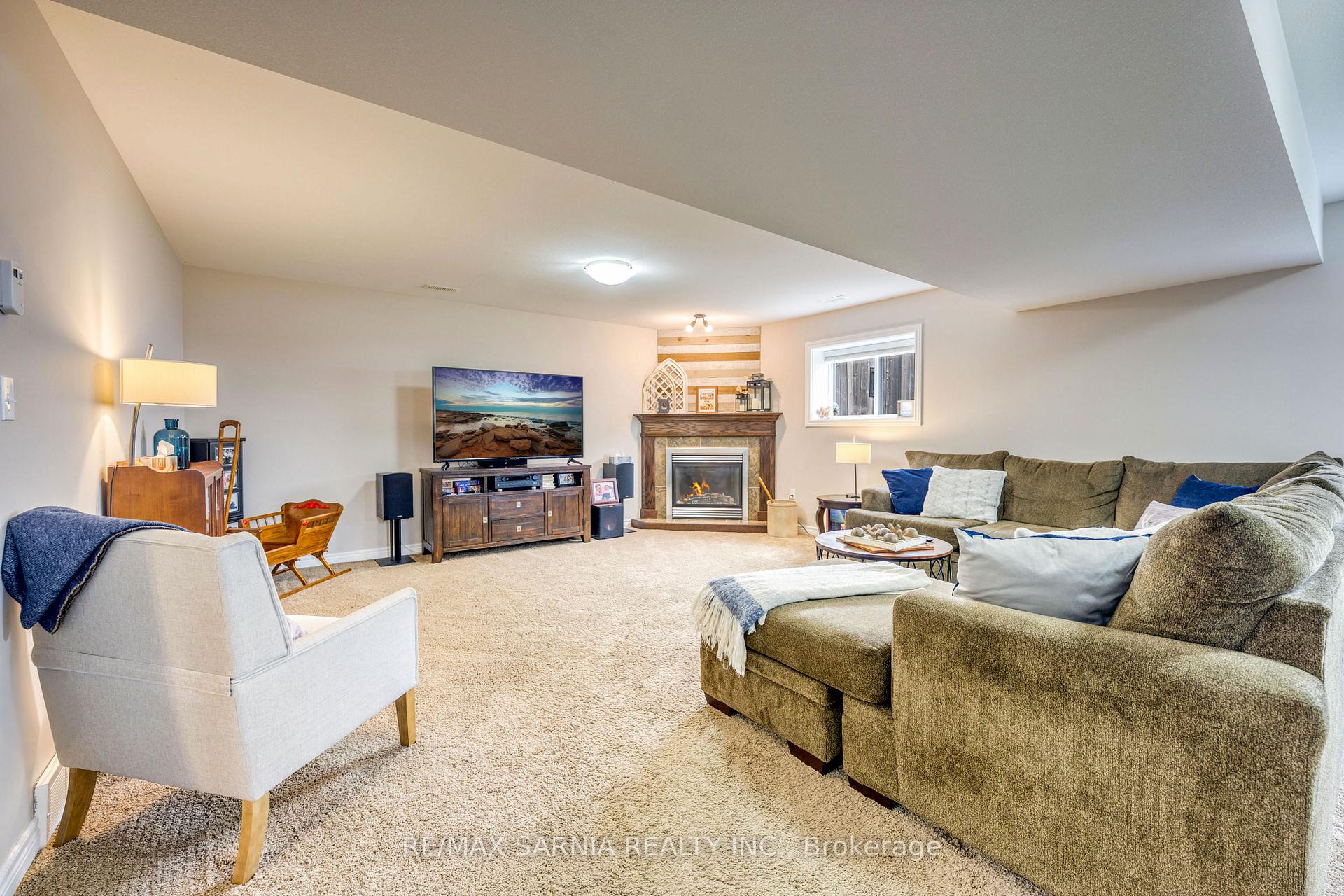 Photo 25 of 699 Bentinck Drive, St. Clair — HOMEH