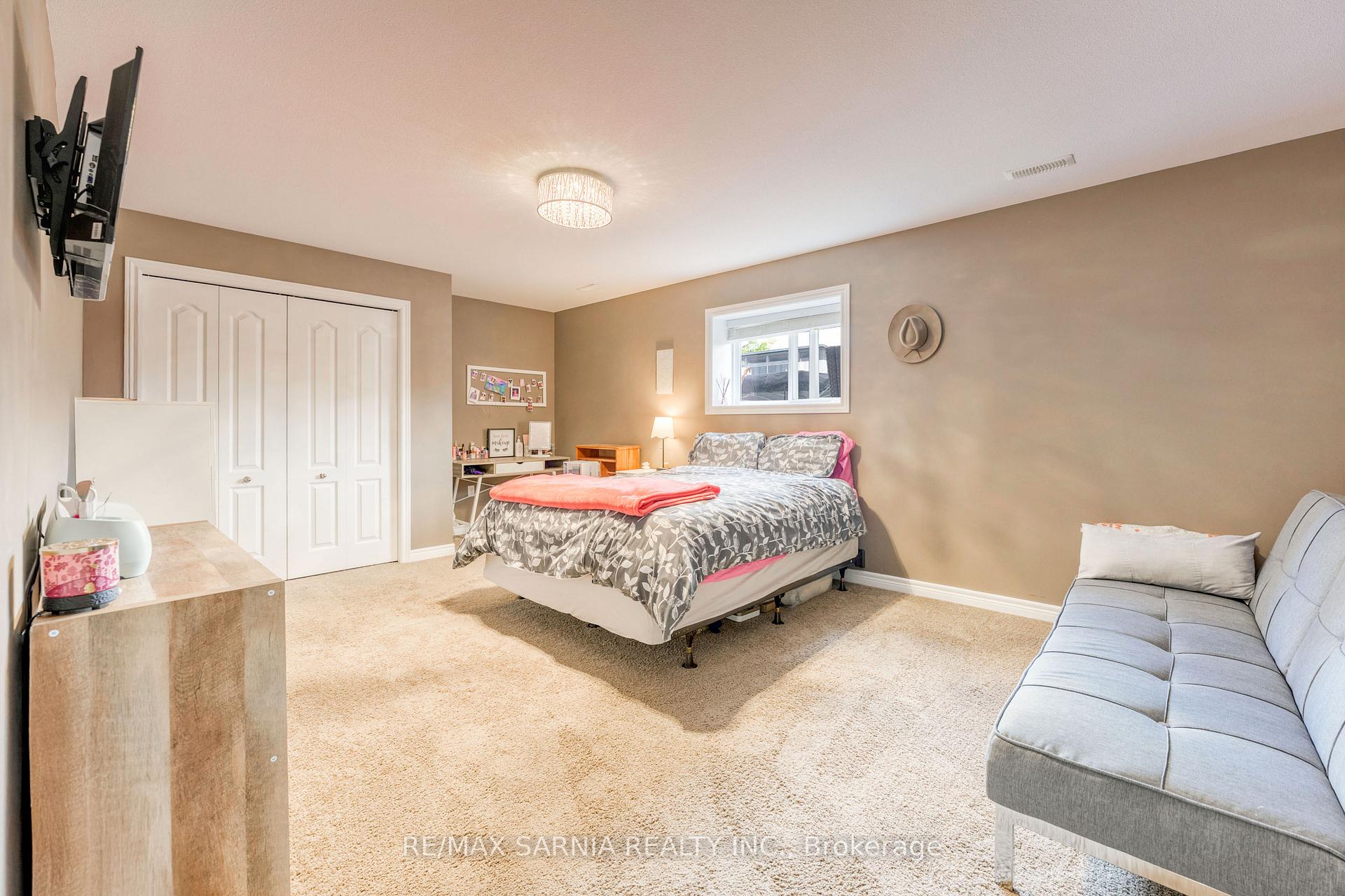 Photo 27 of 699 Bentinck Drive, St. Clair — HOMEH
