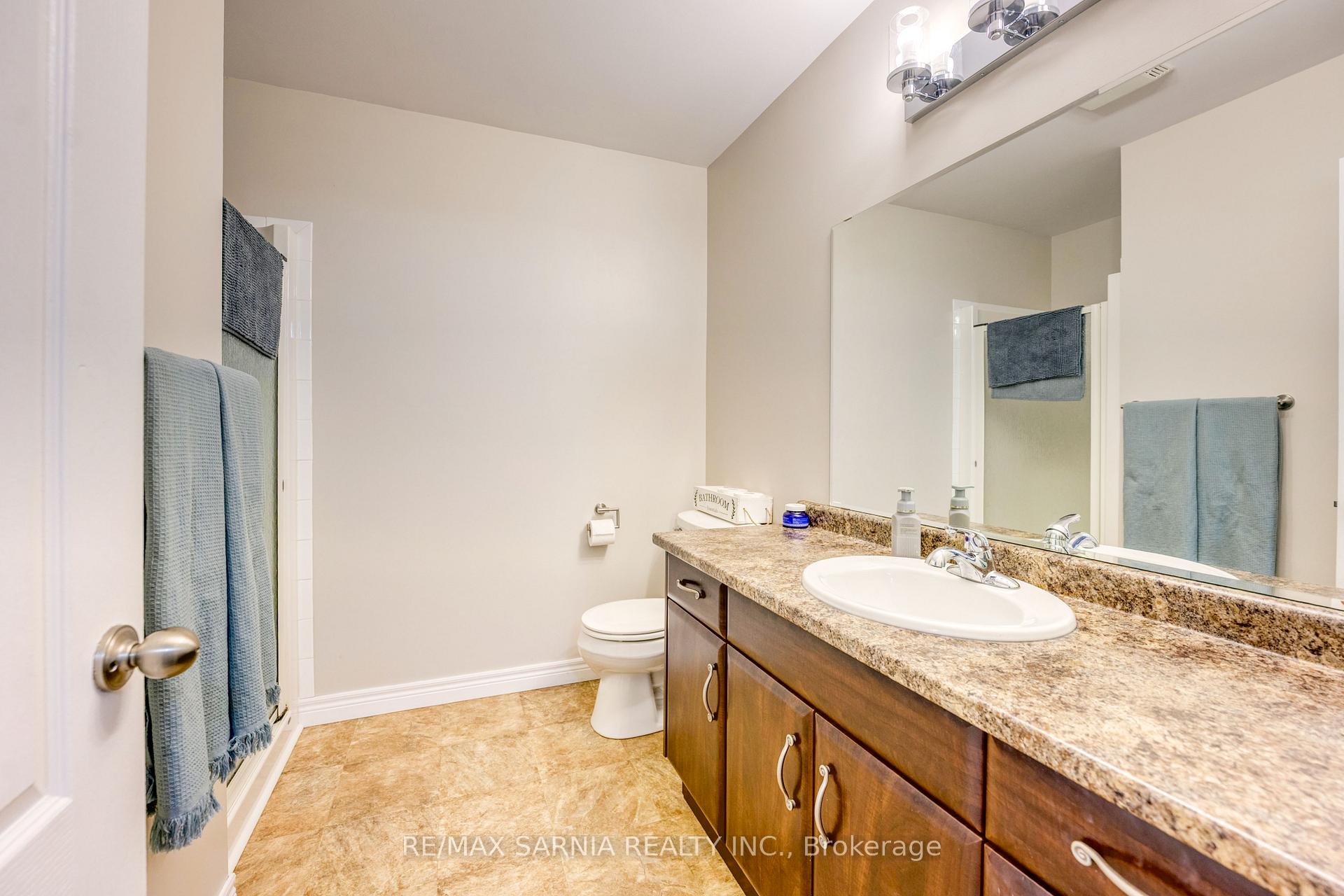 Photo 28 of 699 Bentinck Drive, St. Clair — HOMEH