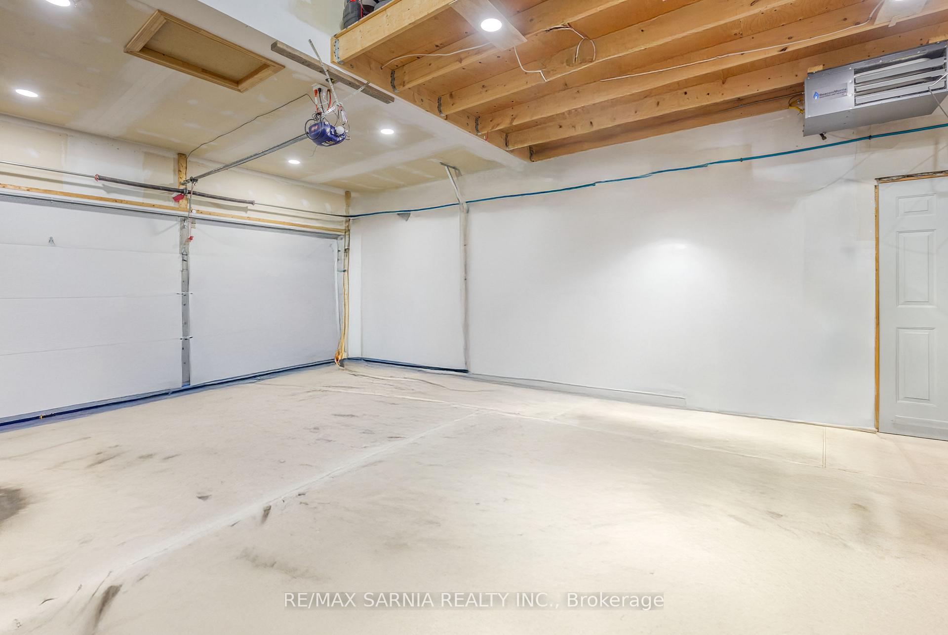 Photo 29 of 699 Bentinck Drive, St. Clair — HOMEH