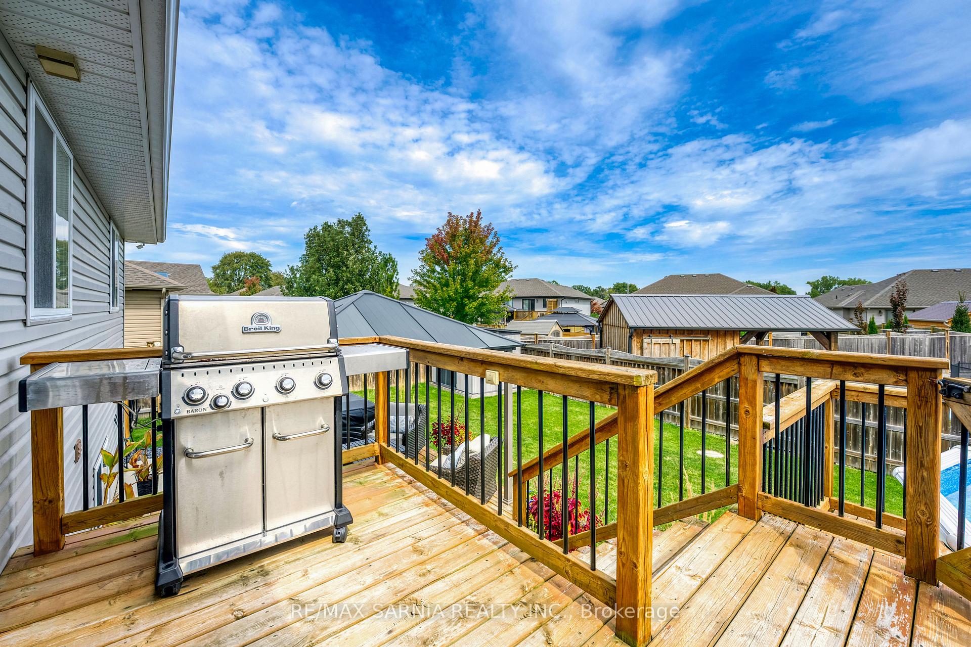 Photo 30 of 699 Bentinck Drive, St. Clair — HOMEH