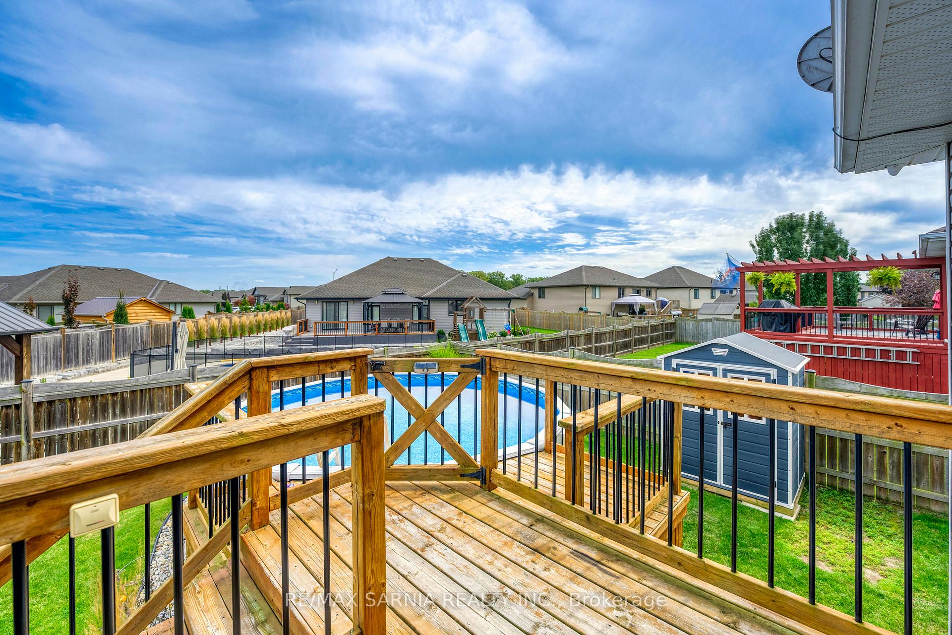 Photo 31 of 699 Bentinck Drive, St. Clair — HOMEH