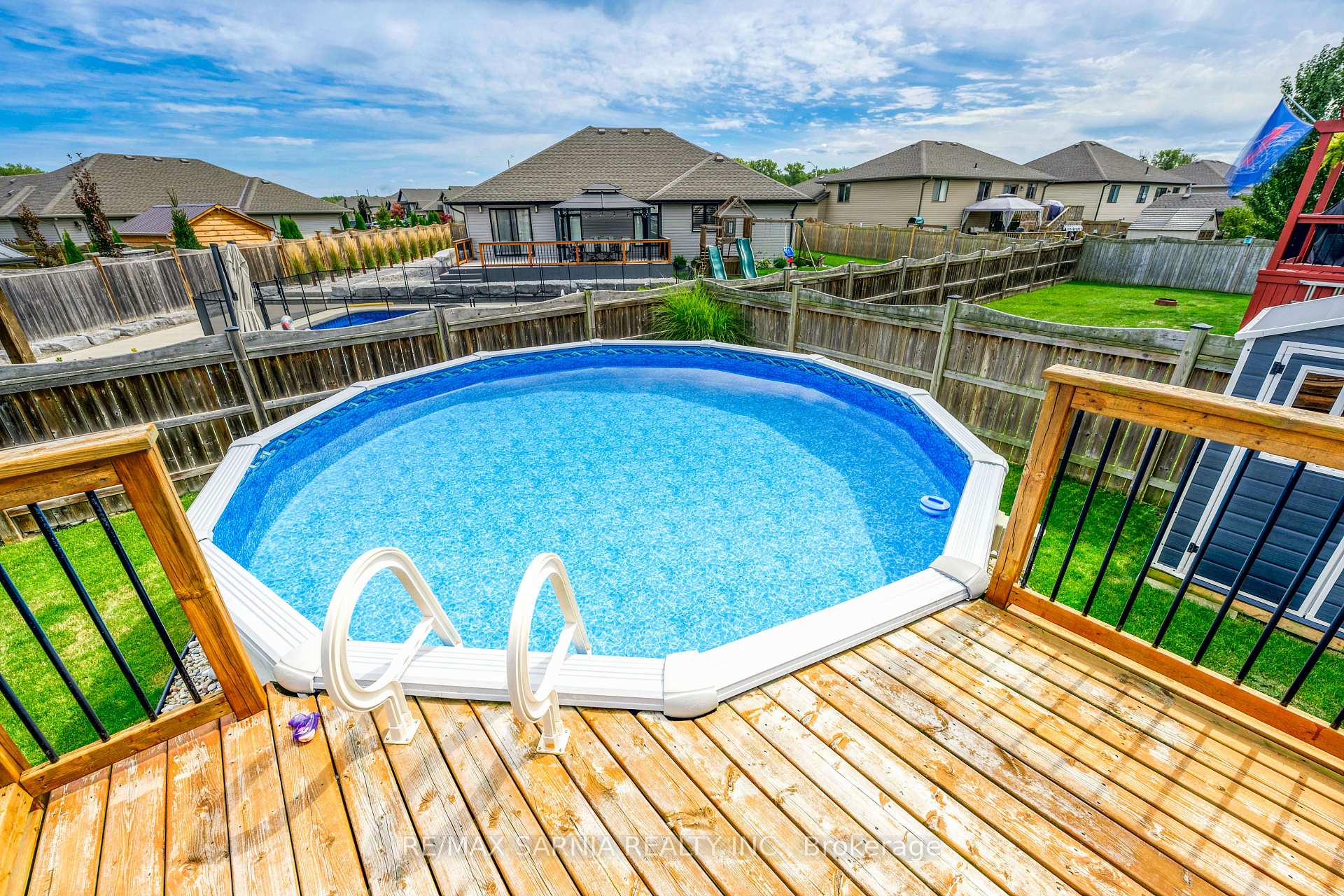 Photo 33 of 699 Bentinck Drive, St. Clair — HOMEH