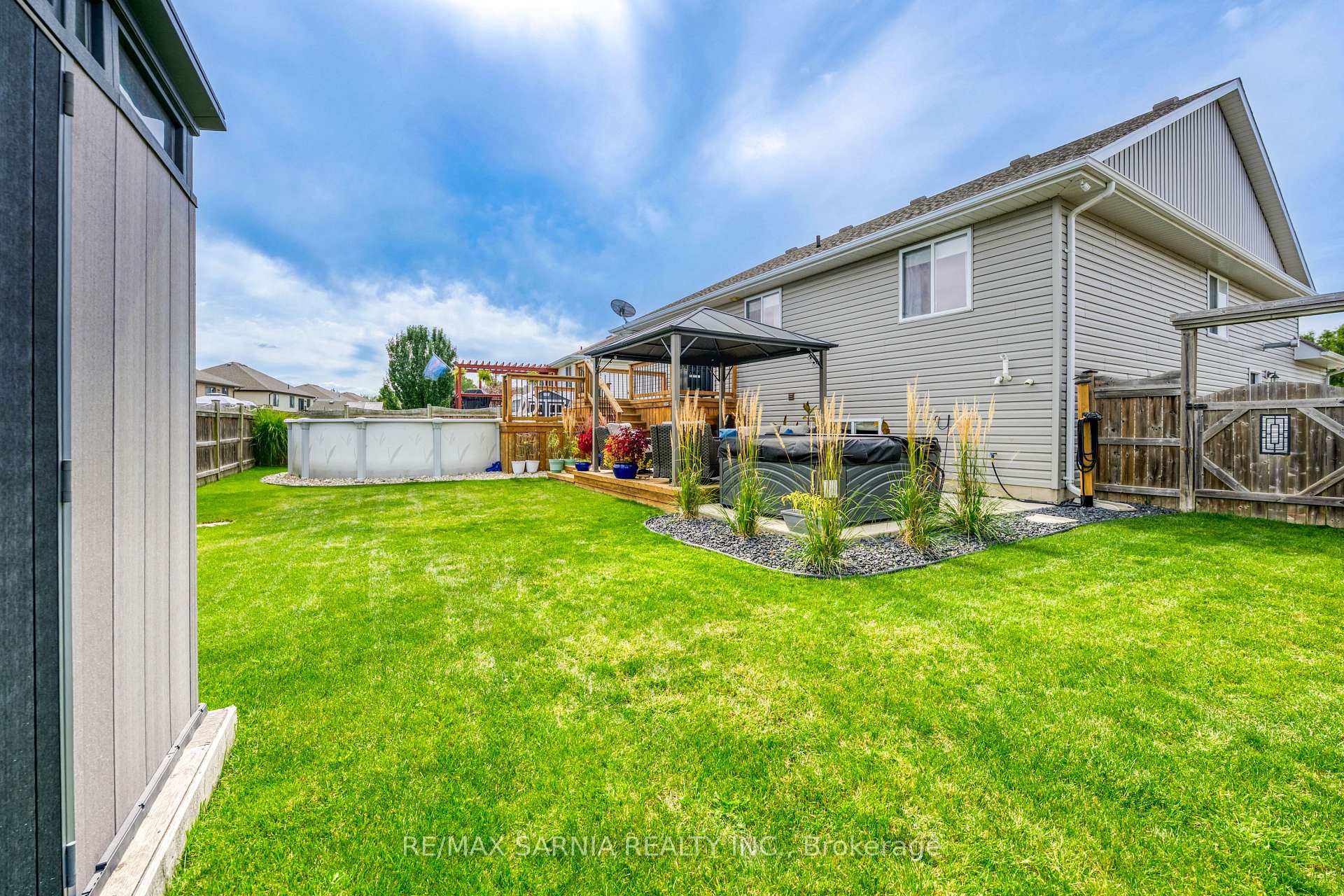 Photo 34 of 699 Bentinck Drive, St. Clair — HOMEH