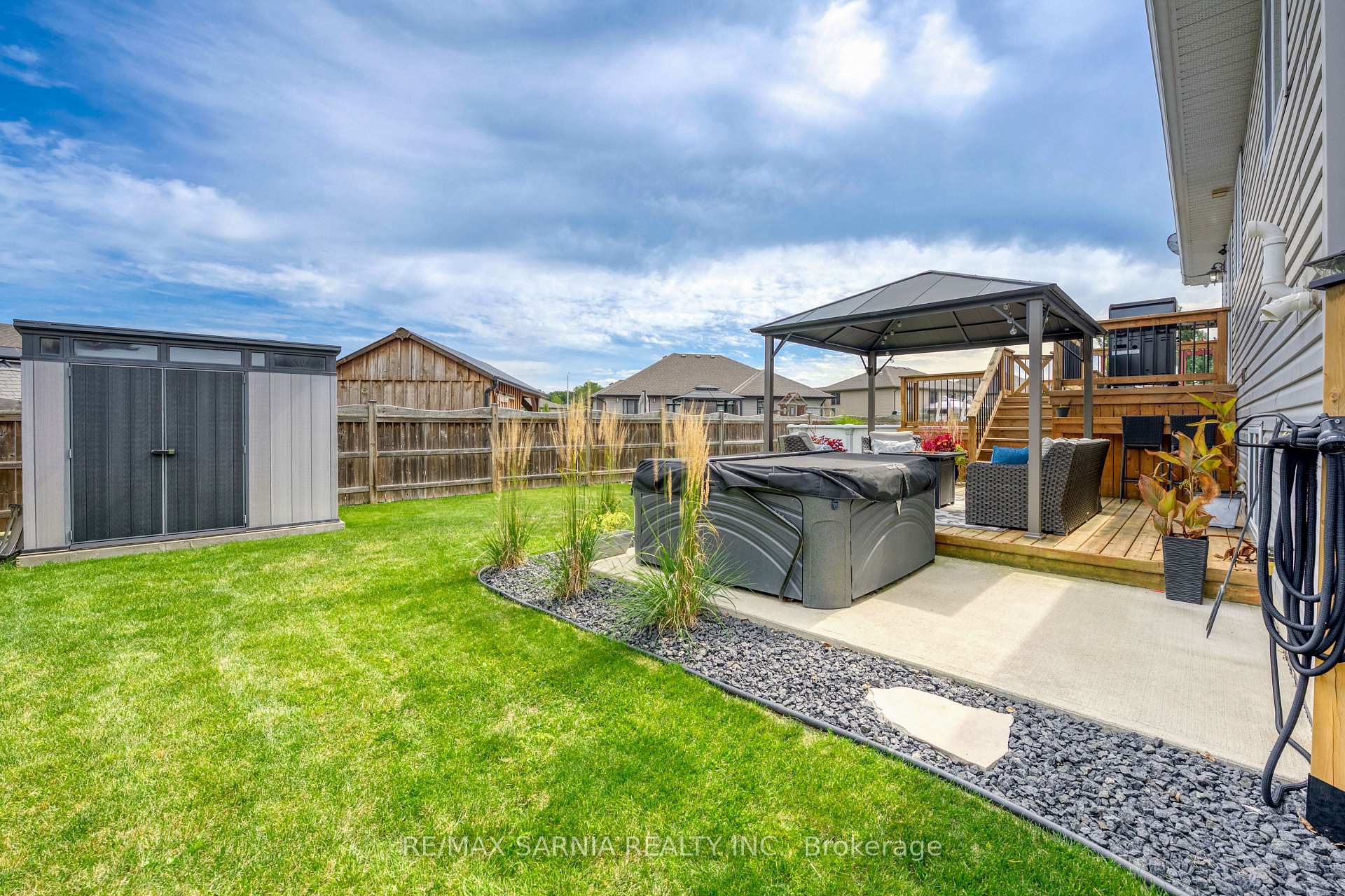 Photo 36 of 699 Bentinck Drive, St. Clair — HOMEH
