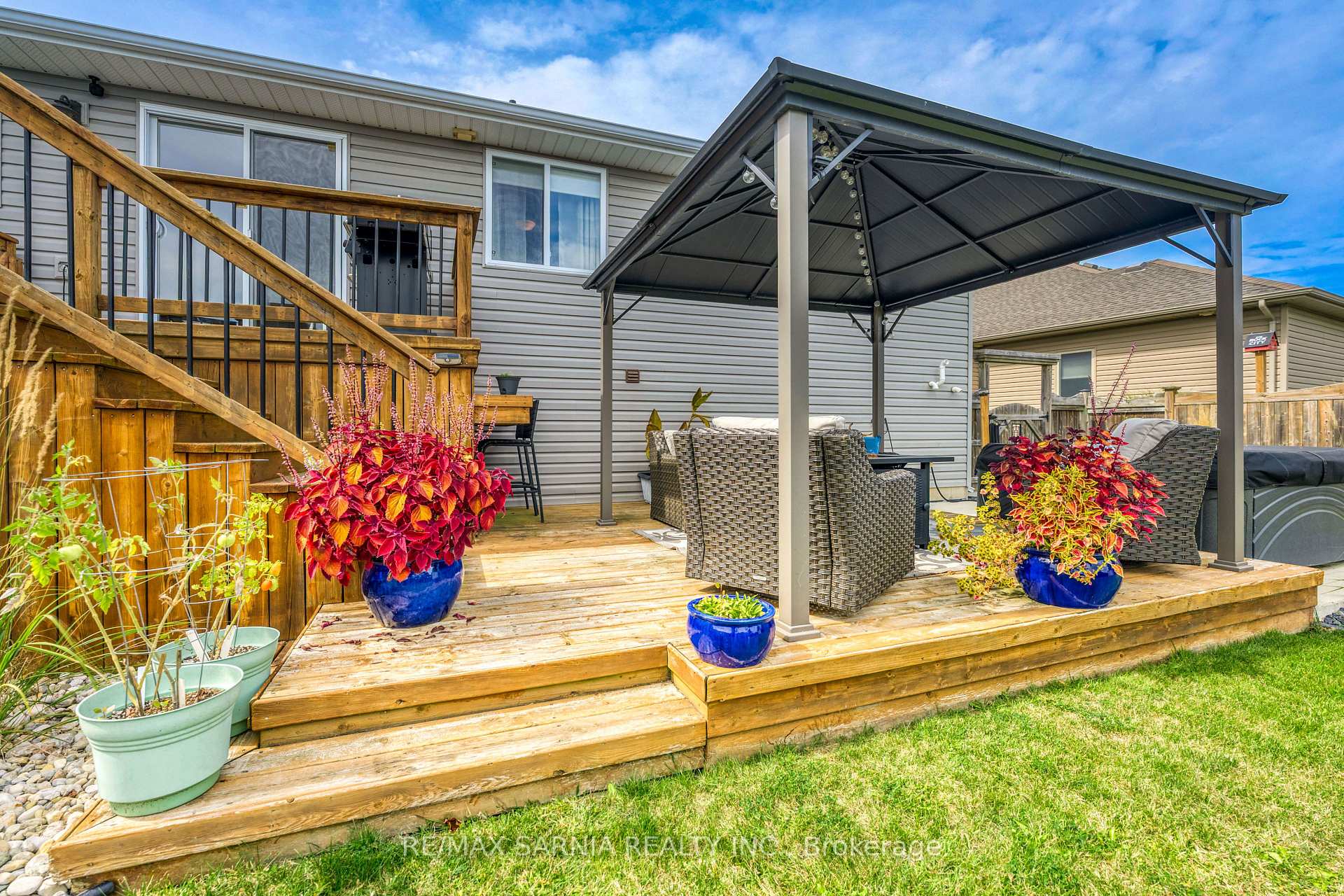 Photo 37 of 699 Bentinck Drive, St. Clair — HOMEH