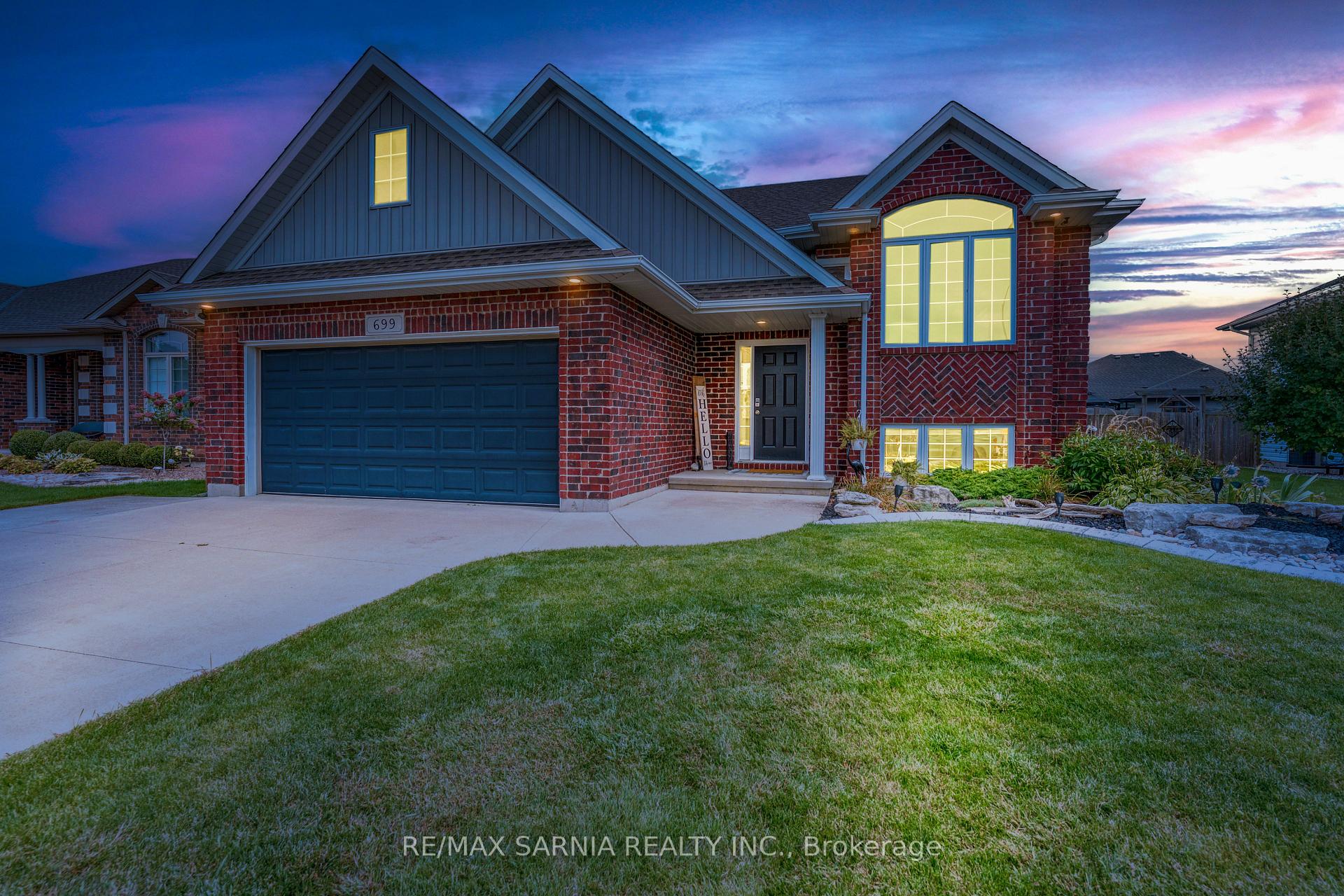 Photo 43 of 699 Bentinck Drive, St. Clair — HOMEH