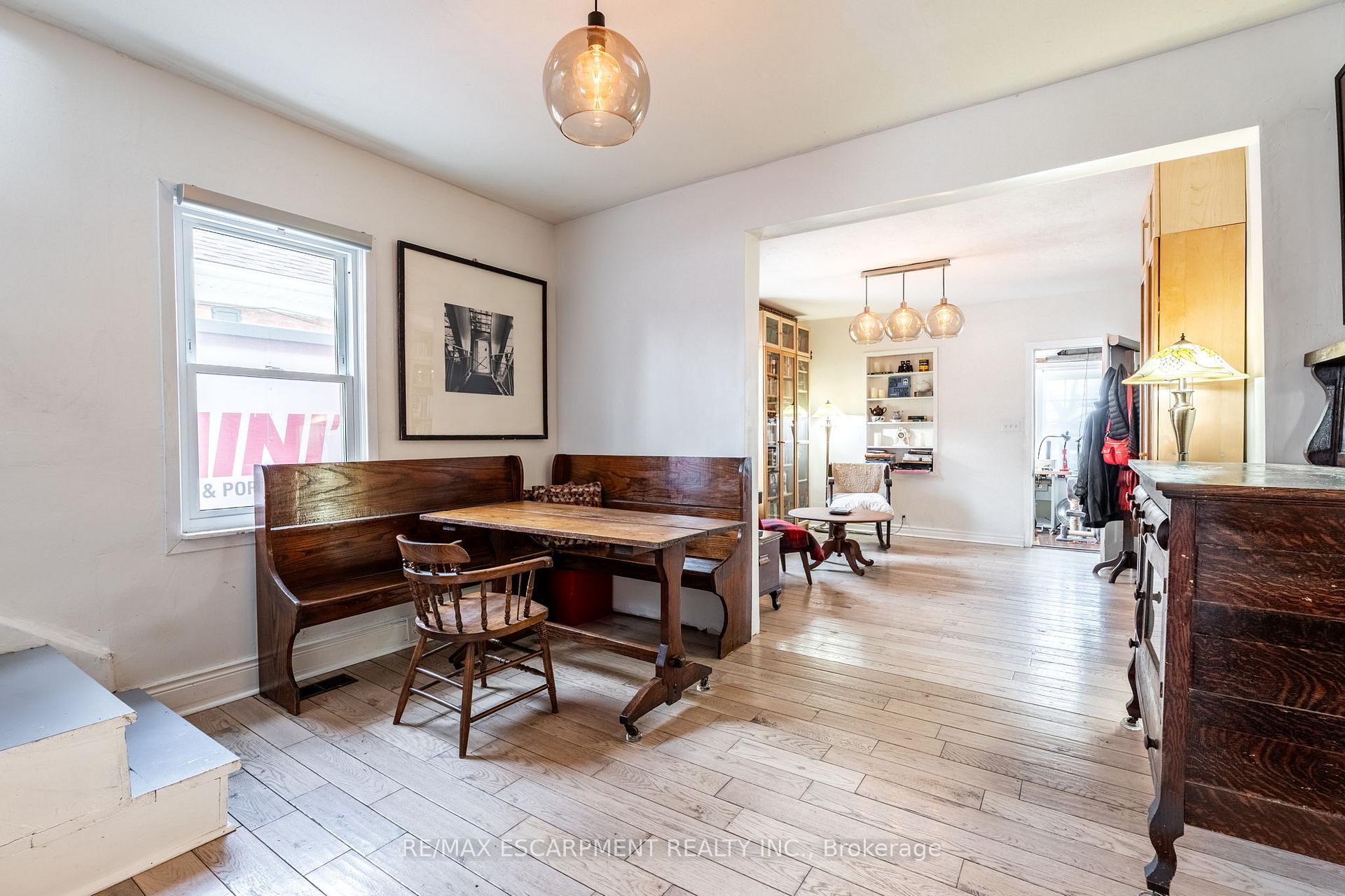 Photo 3 of 144 Dufferin Street E, St. Catharines, Downtown — HOMEH