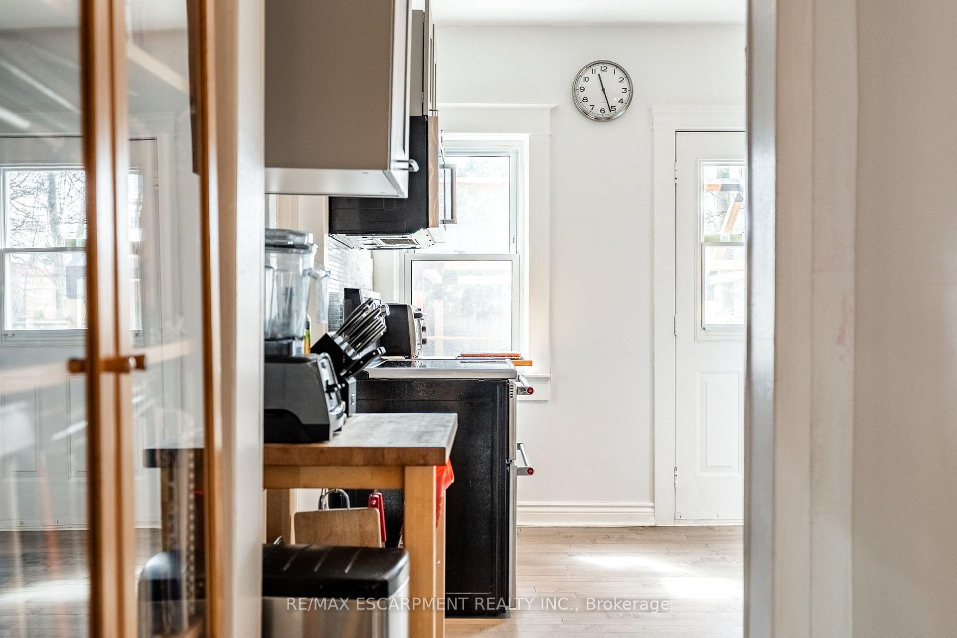 Photo 7 of 144 Dufferin Street E, St. Catharines, Downtown — HOMEH