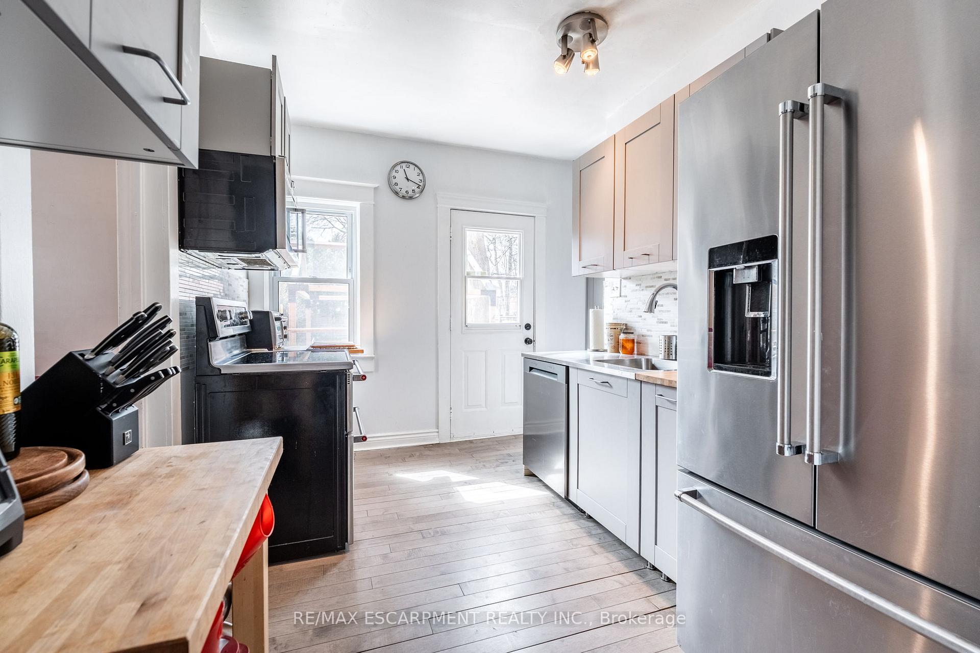 Photo 8 of 144 Dufferin Street E, St. Catharines, Downtown — HOMEH