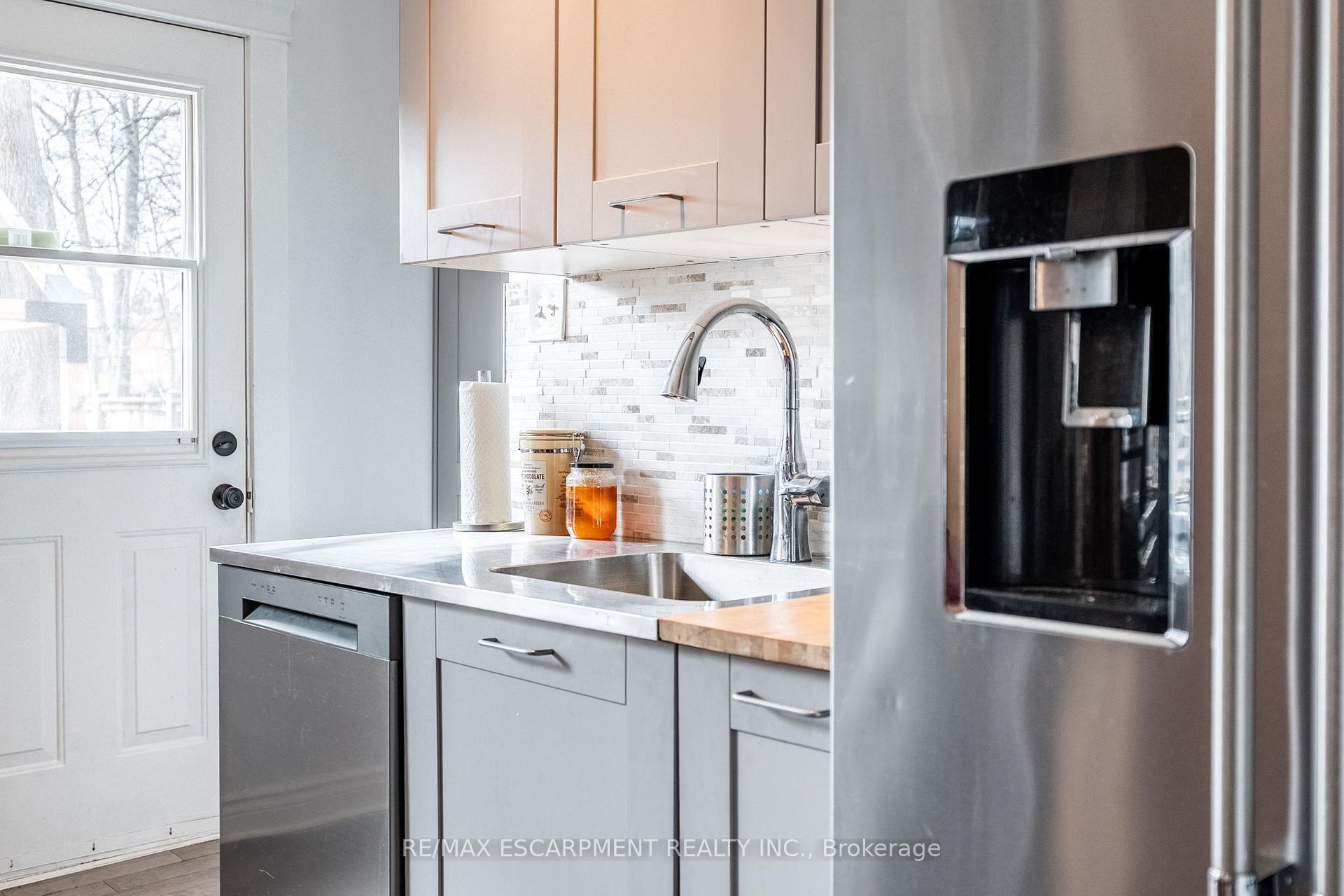 Photo 10 of 144 Dufferin Street E, St. Catharines, Downtown — HOMEH