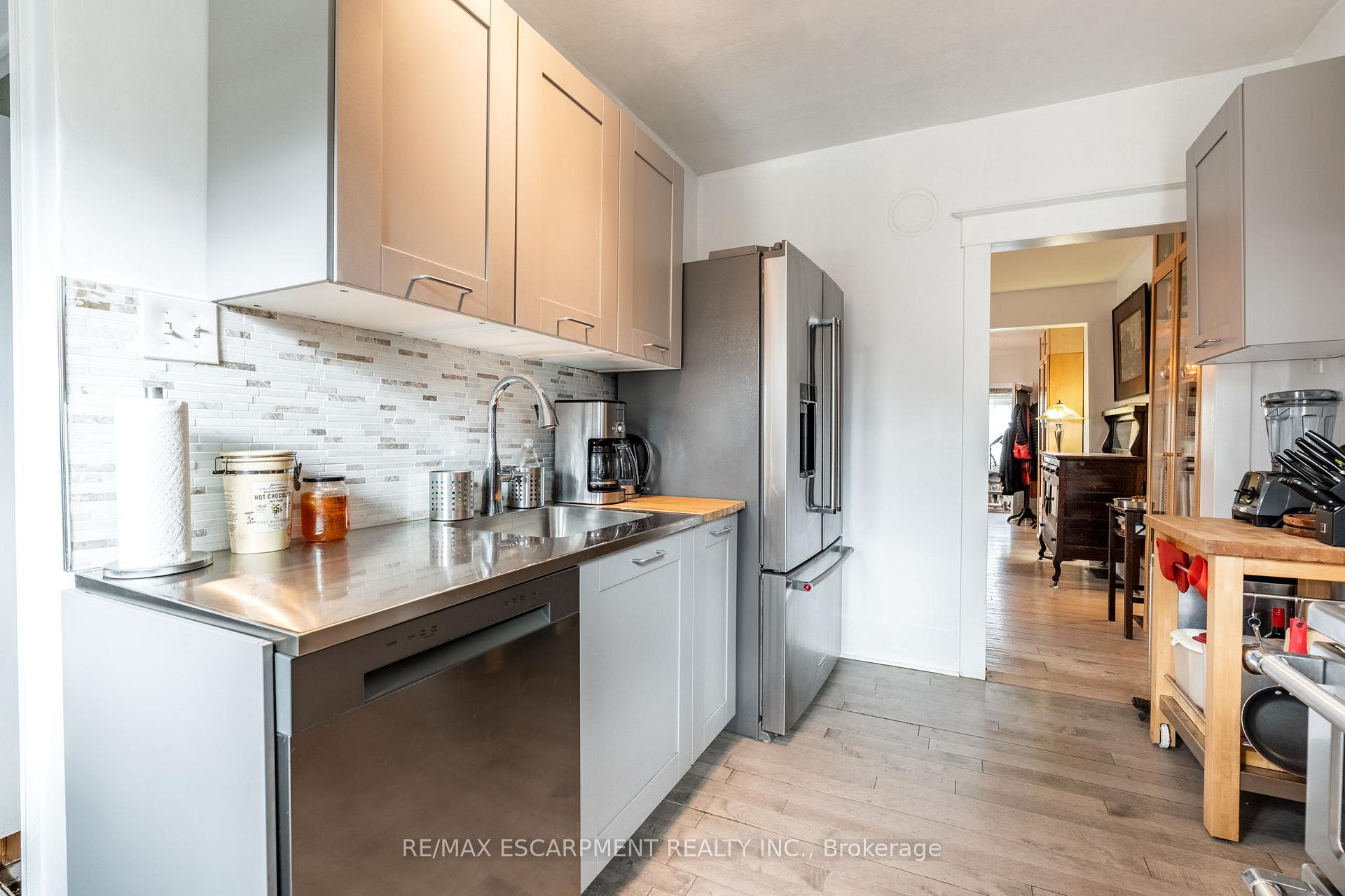 Photo 12 of 144 Dufferin Street E, St. Catharines, Downtown — HOMEH