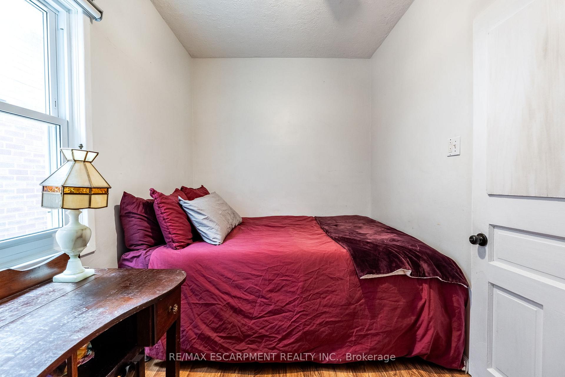 Photo 13 of 144 Dufferin Street E, St. Catharines, Downtown — HOMEH