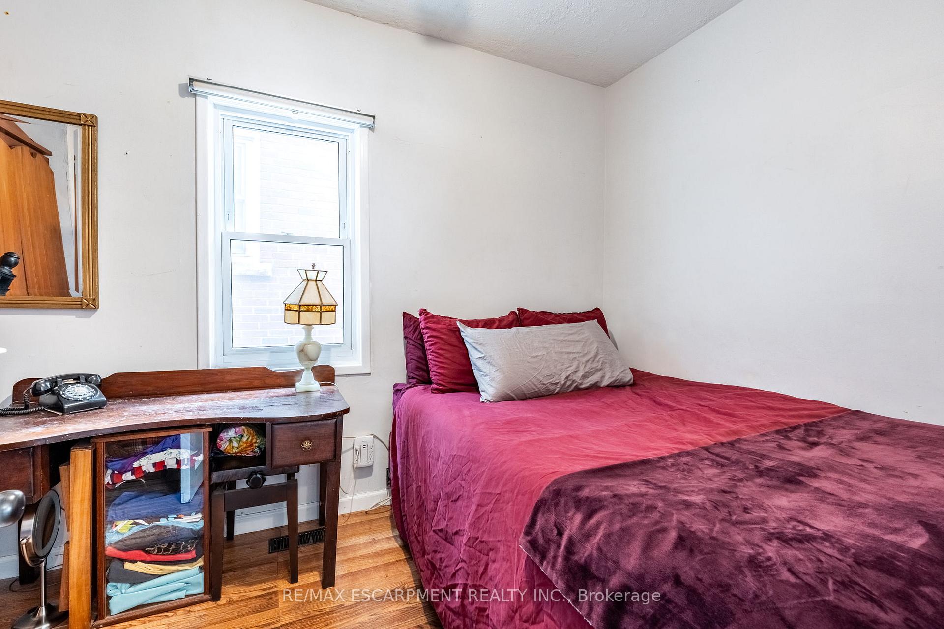 Photo 14 of 144 Dufferin Street E, St. Catharines, Downtown — HOMEH