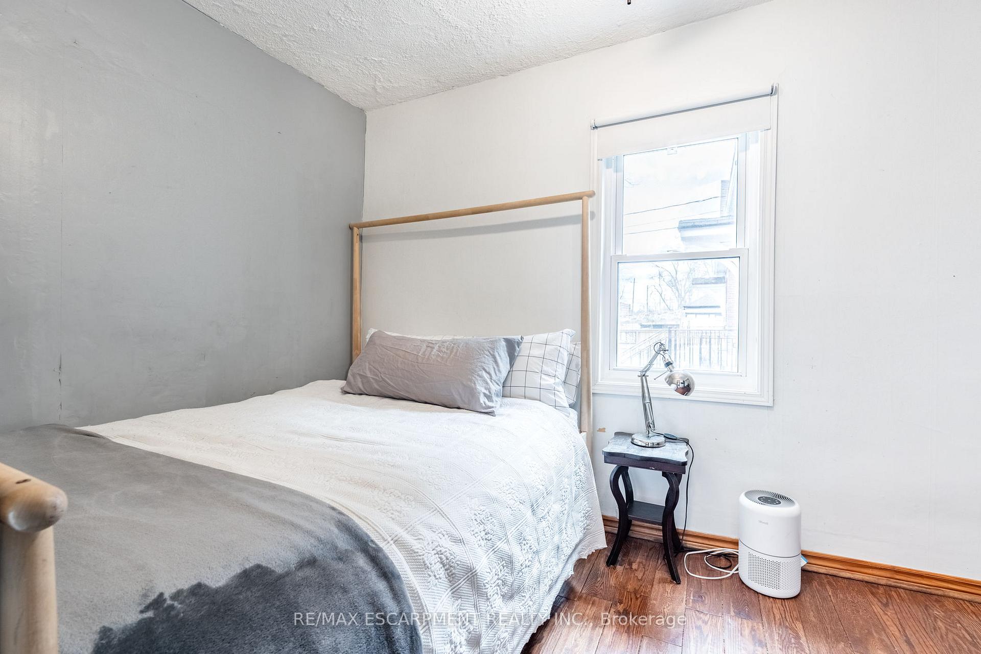 Photo 15 of 144 Dufferin Street E, St. Catharines, Downtown — HOMEH