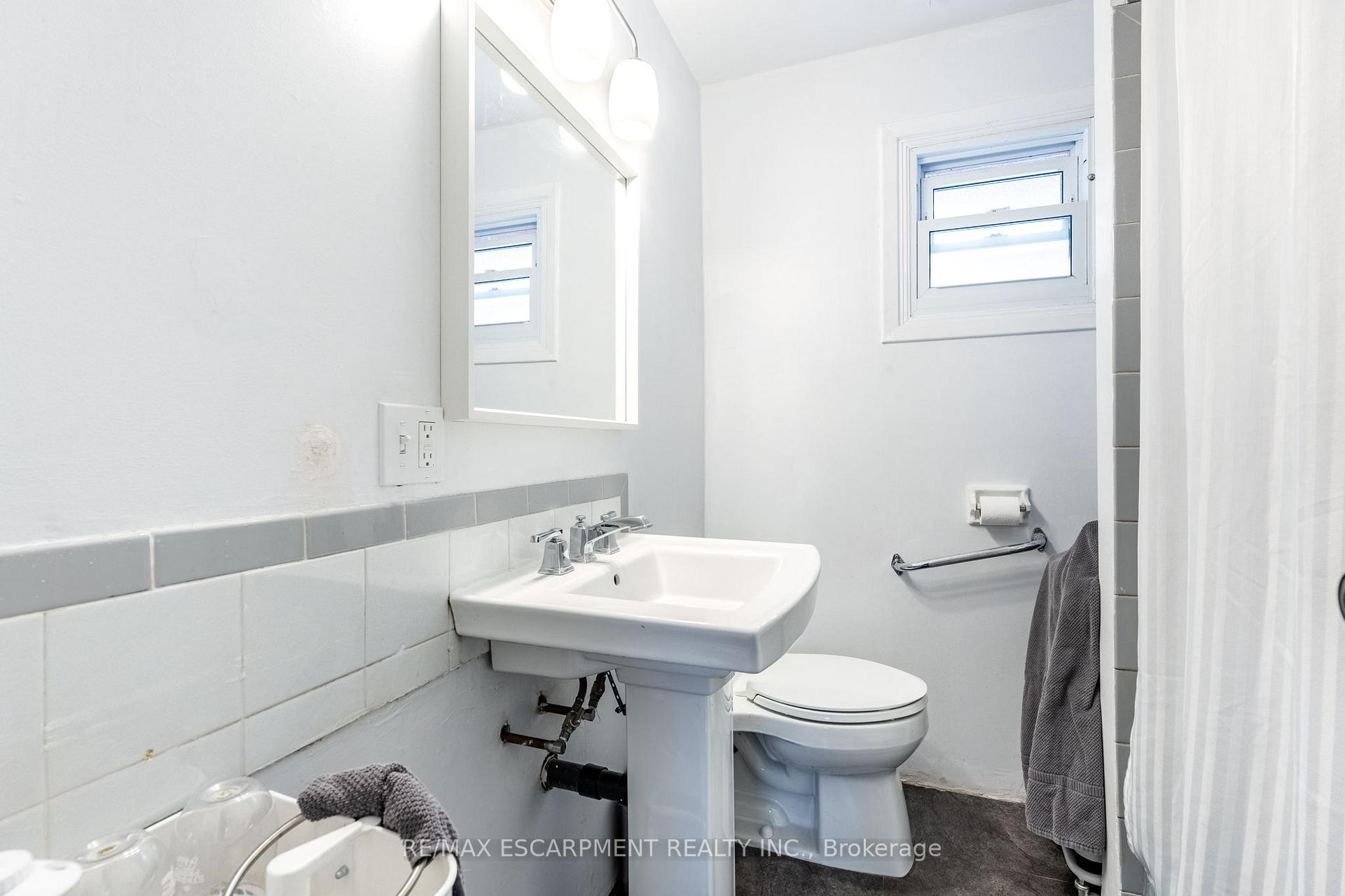 Photo 17 of 144 Dufferin Street E, St. Catharines, Downtown — HOMEH