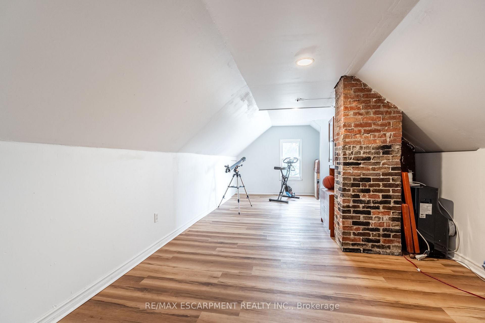 Photo 20 of 144 Dufferin Street E, St. Catharines, Downtown — HOMEH
