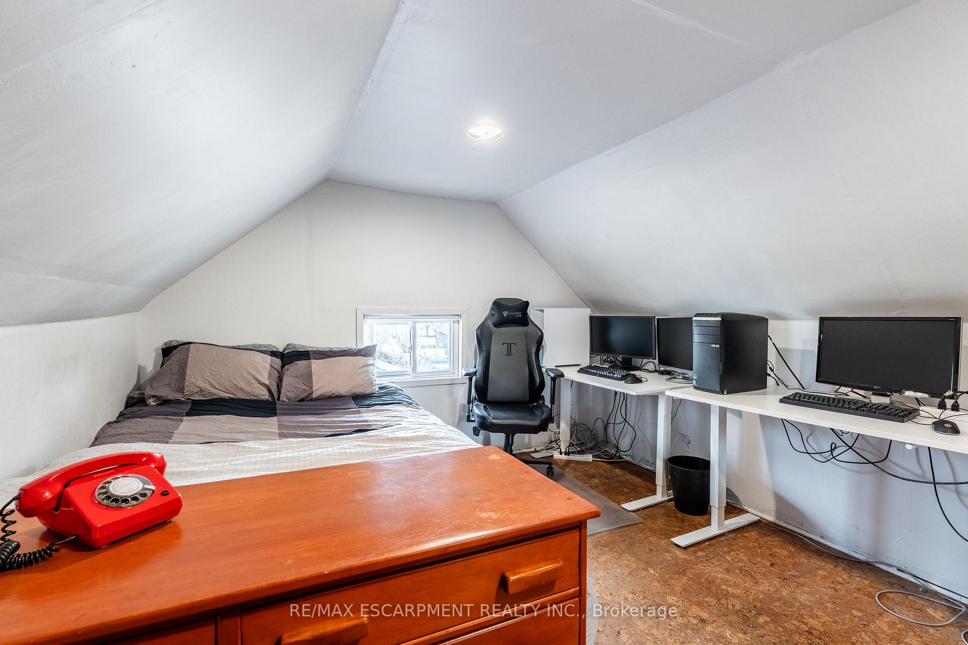 Photo 22 of 144 Dufferin Street E, St. Catharines, Downtown — HOMEH