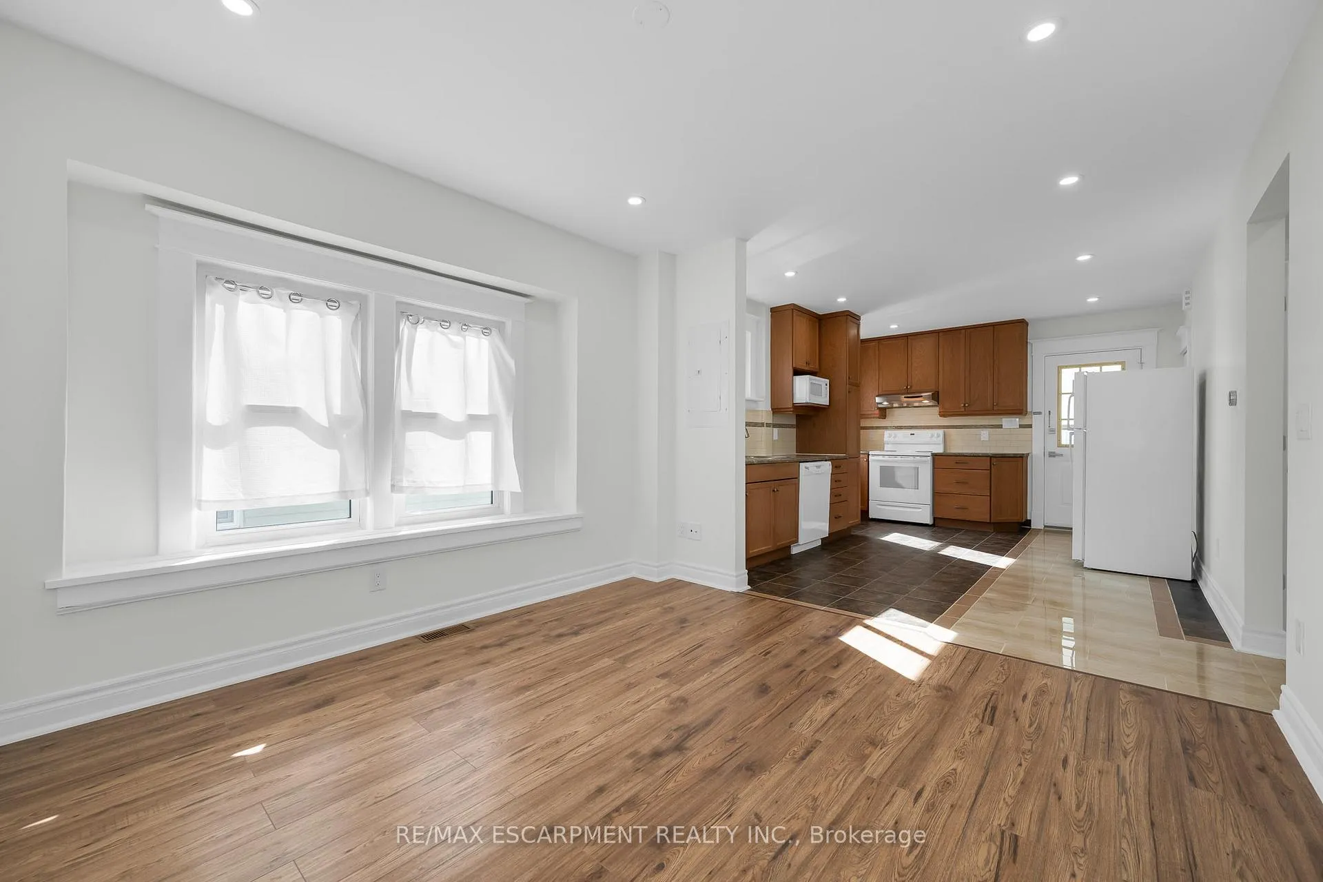 Photo 5 of Unit 2, 229 Geneva Street, St. Catharines, Downtown — HOMEH