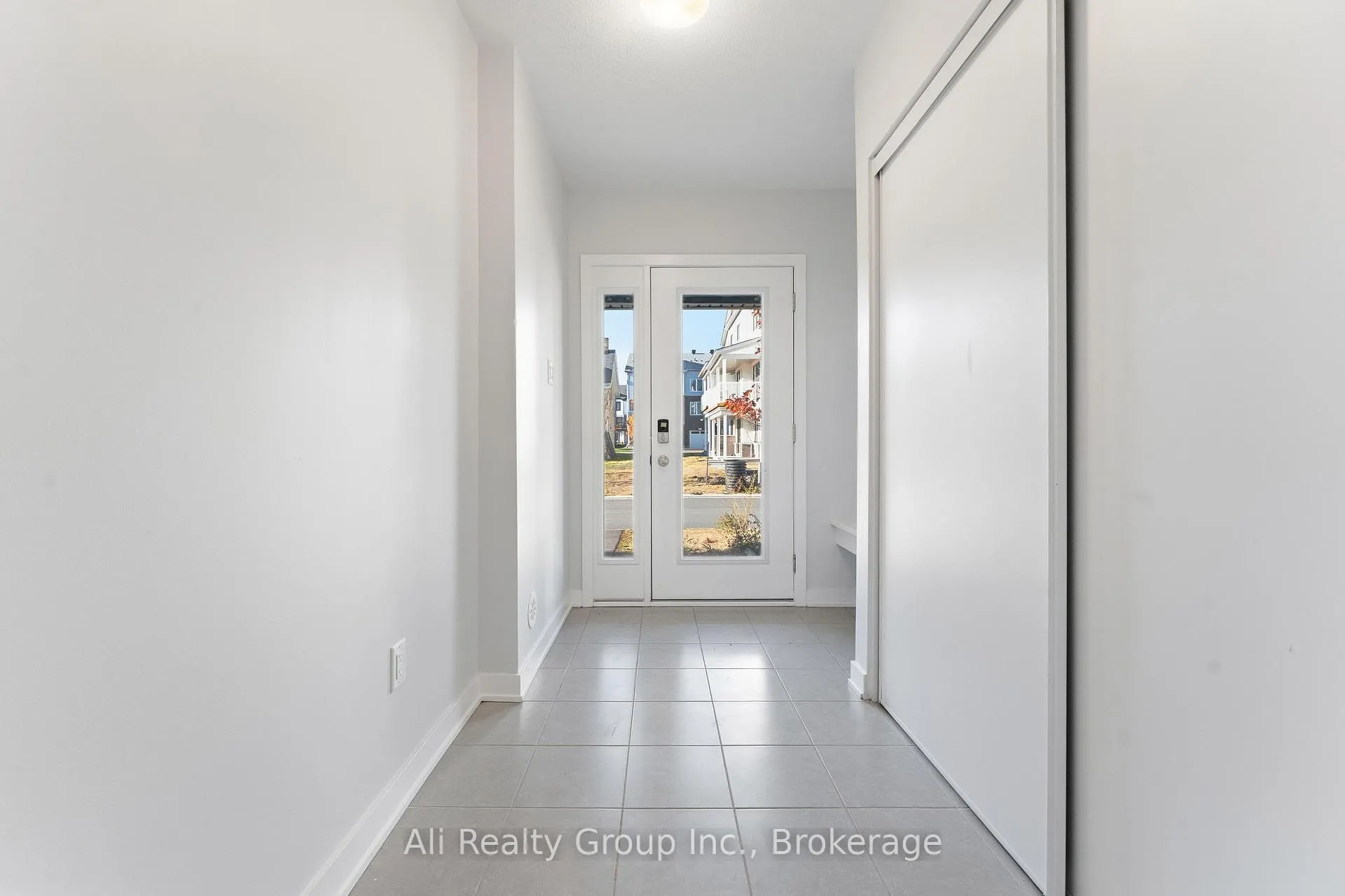 Photo 3 of 750 Kinstead Private, Ottawa, Stittsville (North) — HOMEH