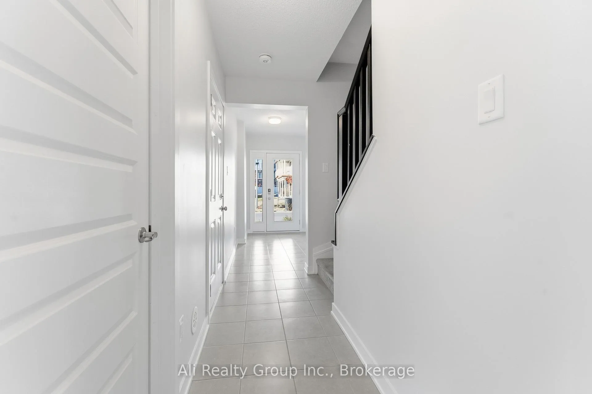 Photo 4 of 750 Kinstead Private, Ottawa, Stittsville (North) — HOMEH