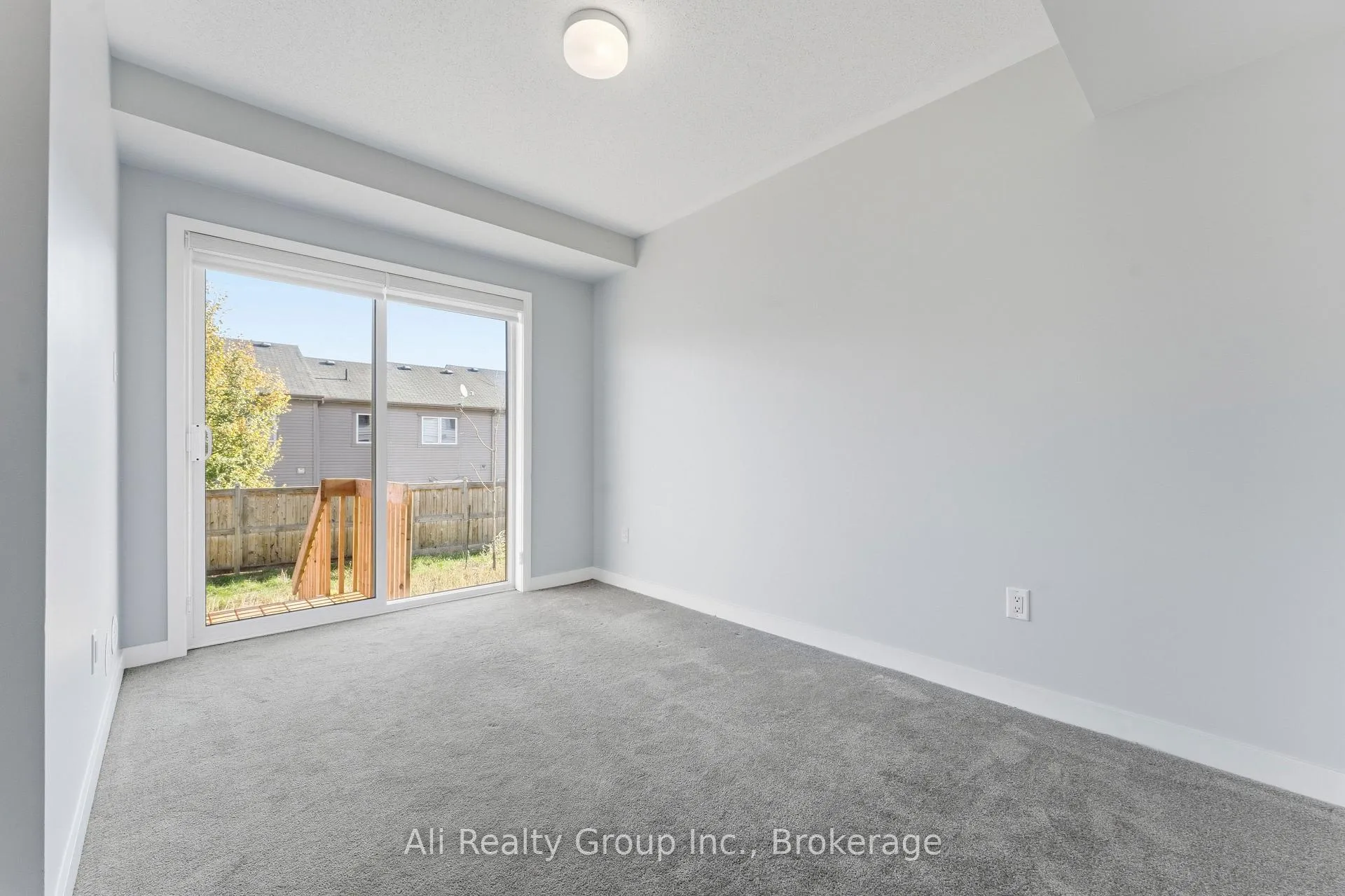 Photo 6 of 750 Kinstead Private, Ottawa, Stittsville (North) — HOMEH
