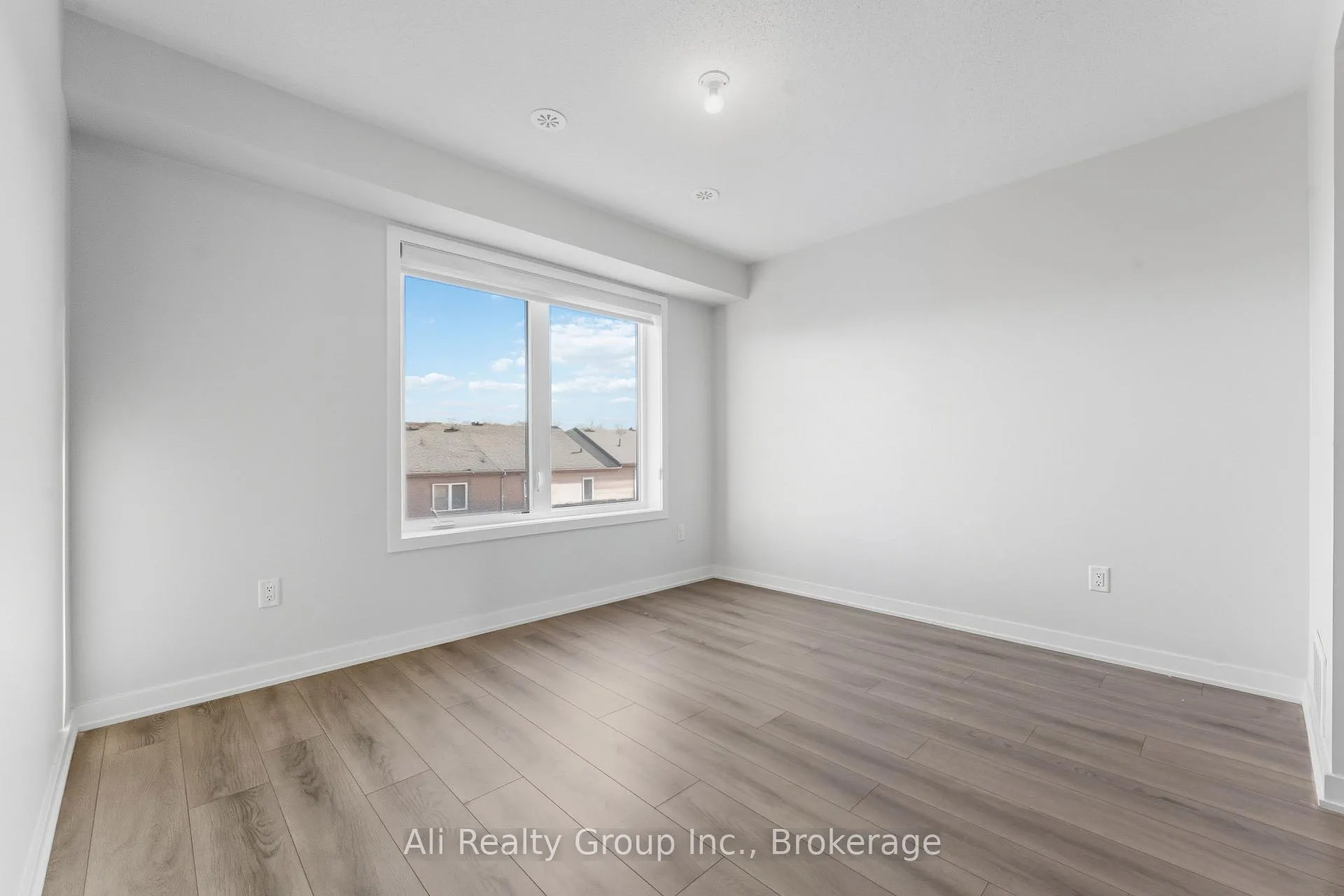 Photo 10 of 750 Kinstead Private, Ottawa, Stittsville (North) — HOMEH