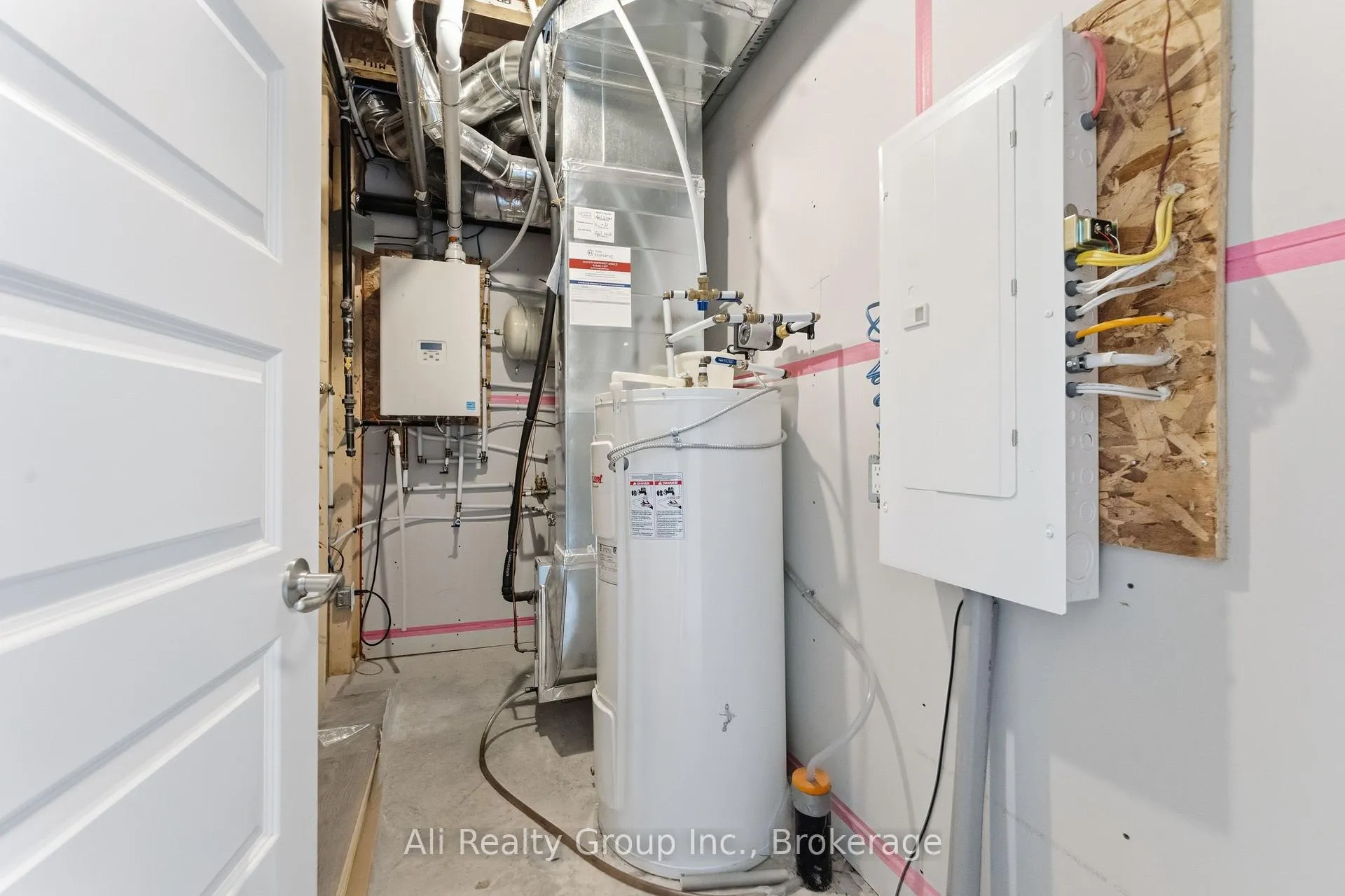 Photo 32 of 750 Kinstead Private, Ottawa, Stittsville (North) — HOMEH