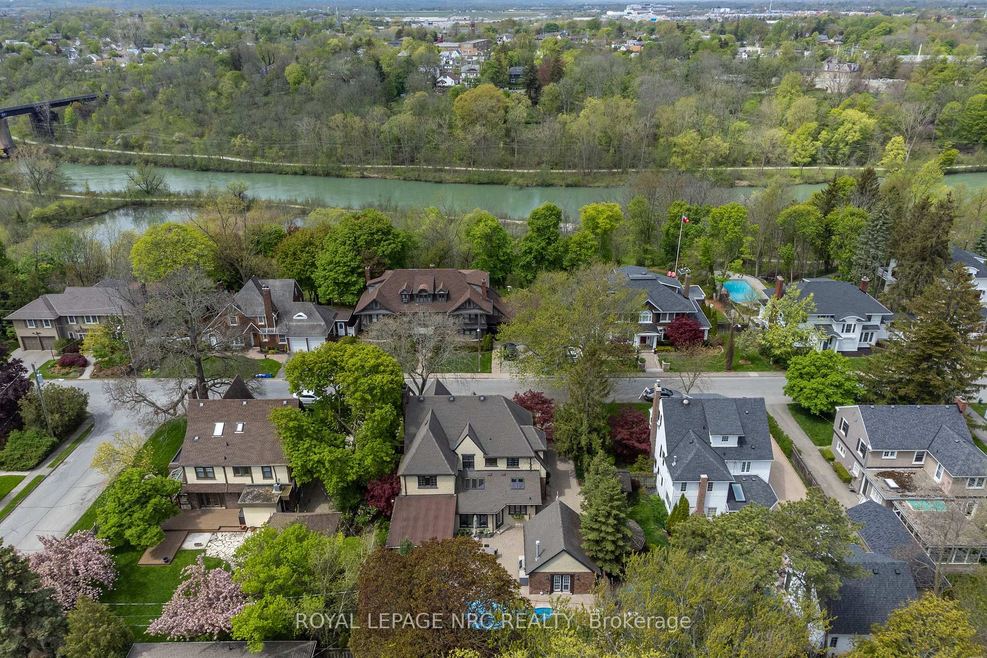 Photo 4 of 57 Hillcrest Avenue, St. Catharines, Old Glenridge — HOMEH