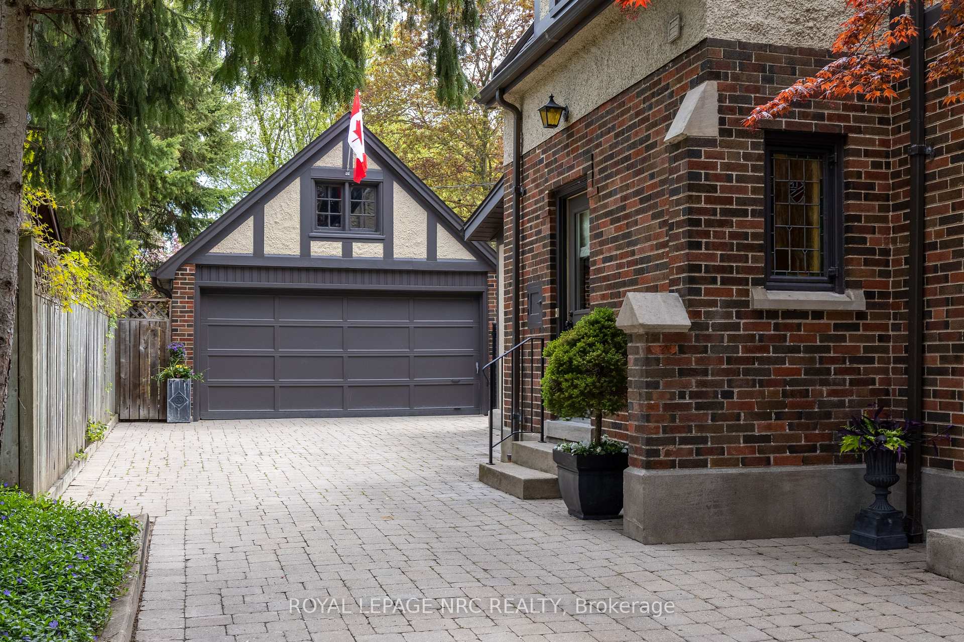 Photo 5 of 57 Hillcrest Avenue, St. Catharines, Old Glenridge — HOMEH