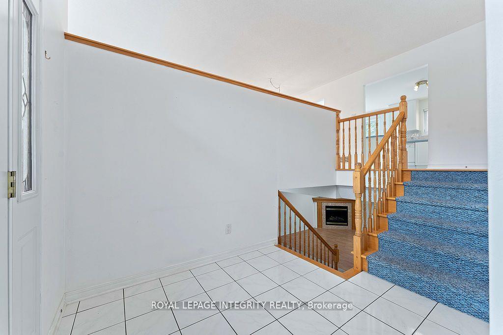Photo 5 of 81 Lloydalex Crescent, Ottawa, Stittsville (North) — HOMEH