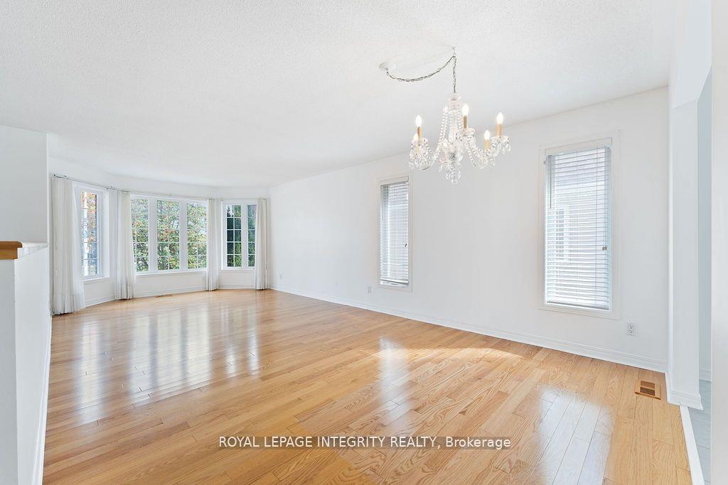 Photo 8 of 81 Lloydalex Crescent, Ottawa, Stittsville (North) — HOMEH