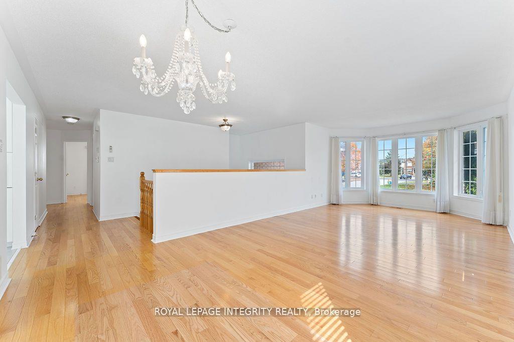 Photo 9 of 81 Lloydalex Crescent, Ottawa, Stittsville (North) — HOMEH