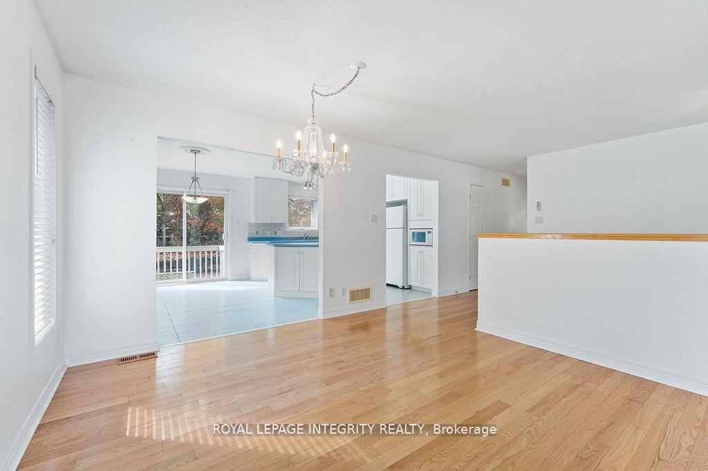 Photo 10 of 81 Lloydalex Crescent, Ottawa, Stittsville (North) — HOMEH