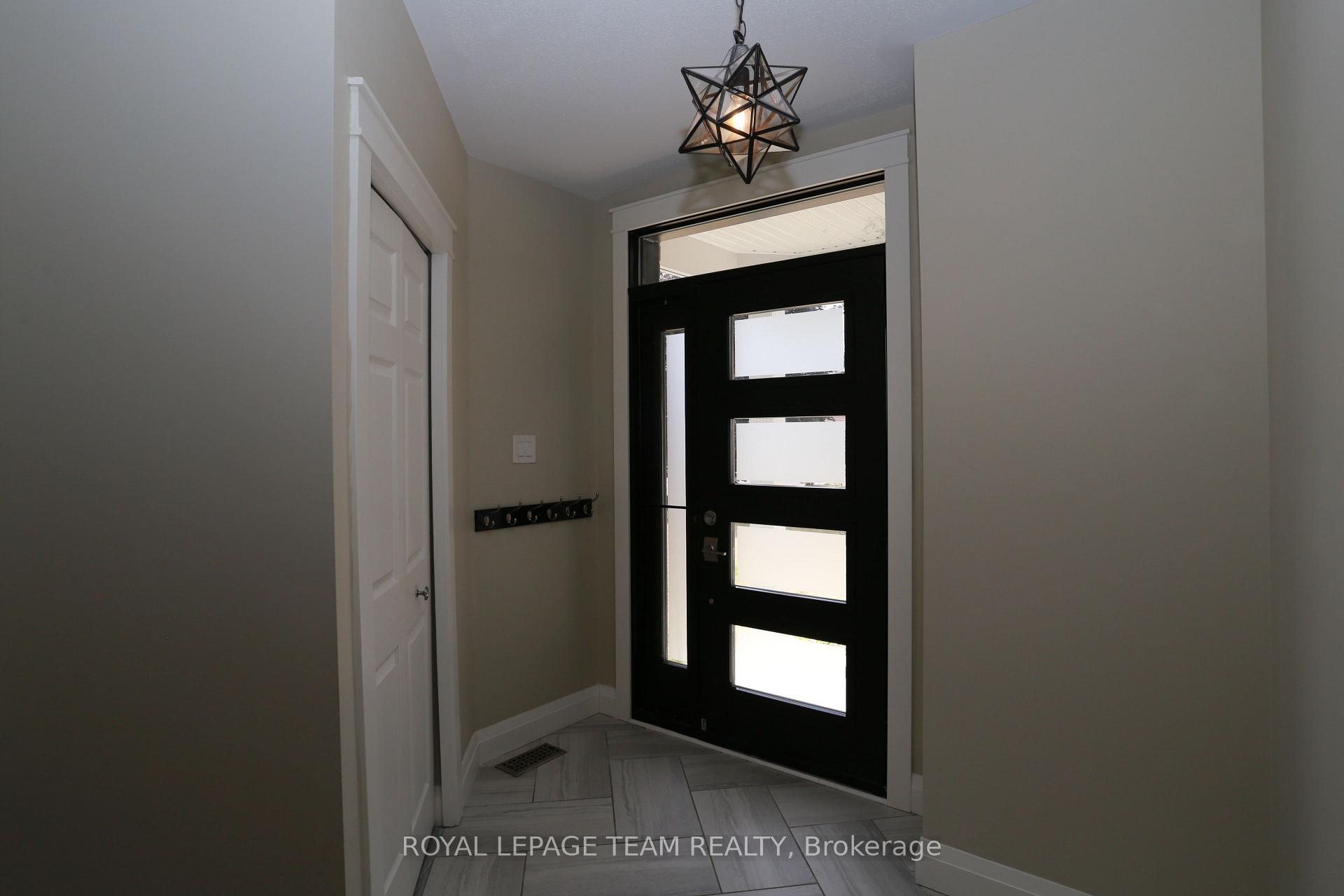 Photo 3 of 78 Friendly Crescent, Ottawa, Stittsville (South) — HOMEH