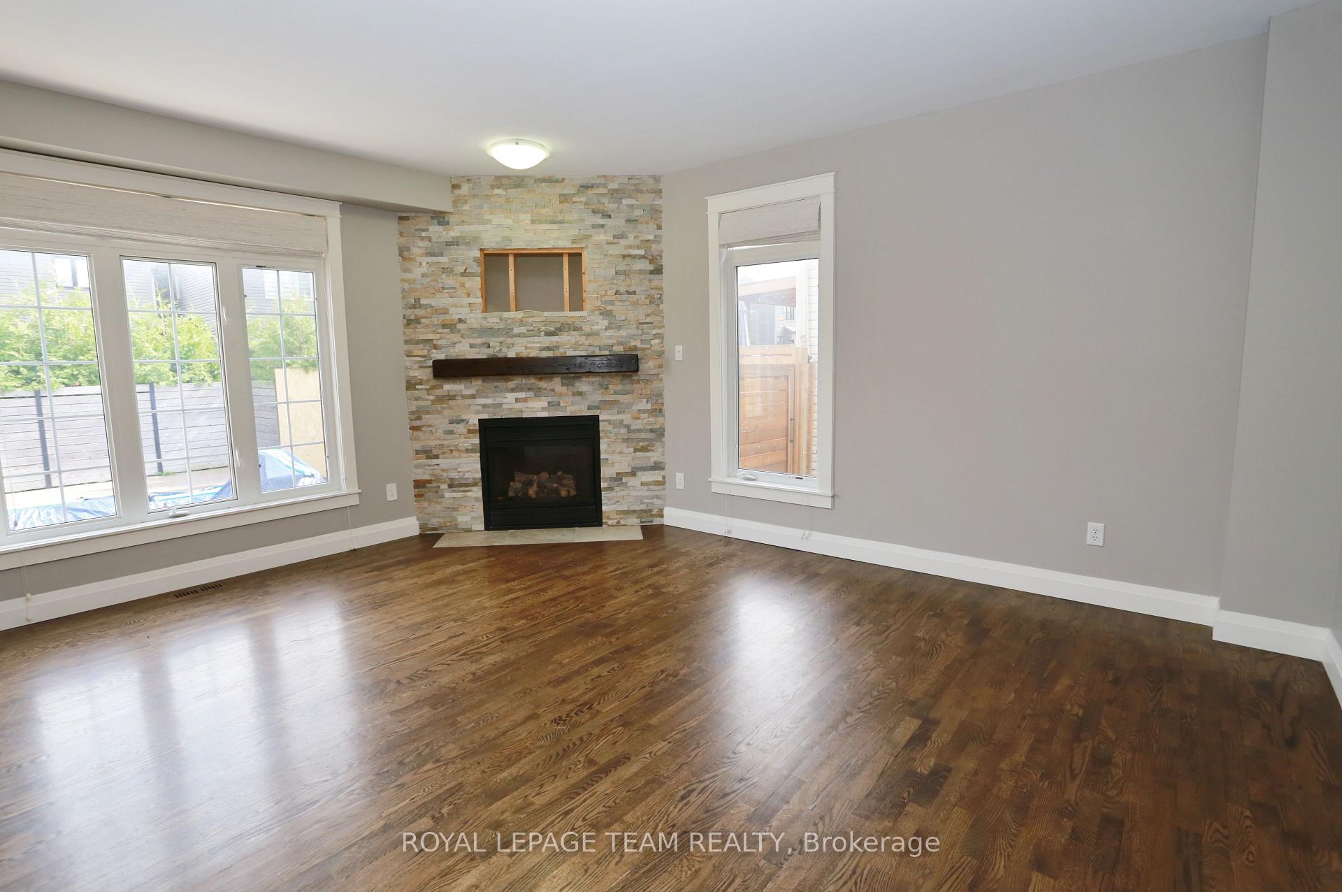 Photo 8 of 78 Friendly Crescent, Ottawa, Stittsville (South) — HOMEH