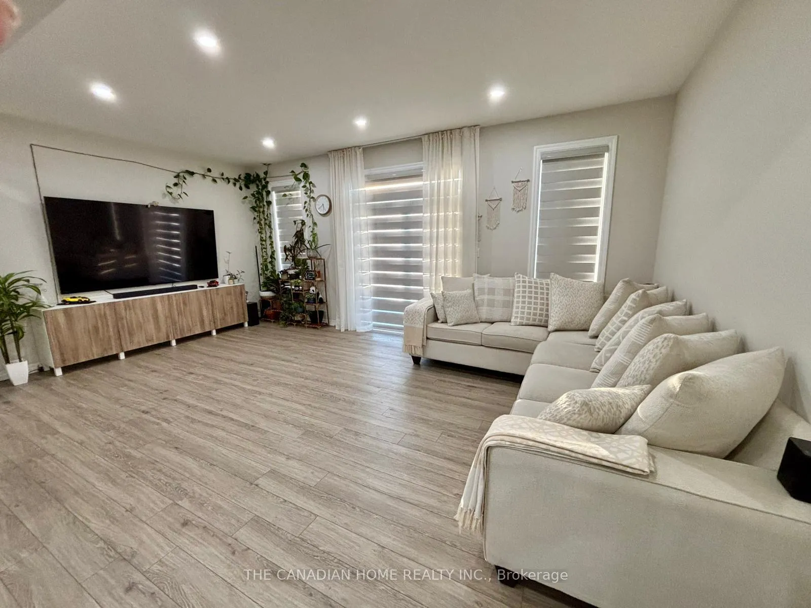 Photo 3 of 232 Renaissance Drive, St. Thomas — HOMEH