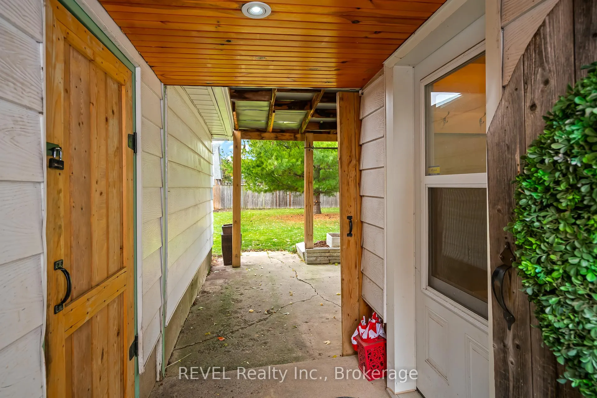 Photo 3 of 279 Vansickle Road, St. Catharines, Rykert/Vansickle — HOMEH