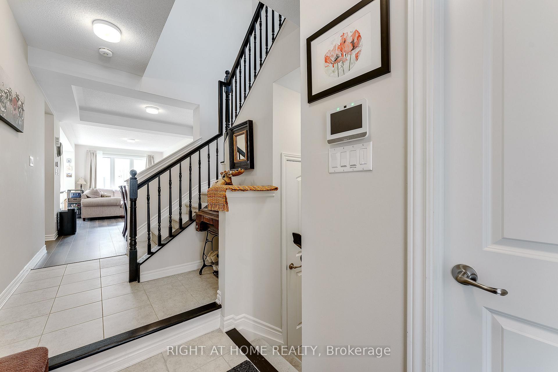 Photo 2 of 715 Derreen Avenue, Ottawa, Stittsville (North) — HOMEH