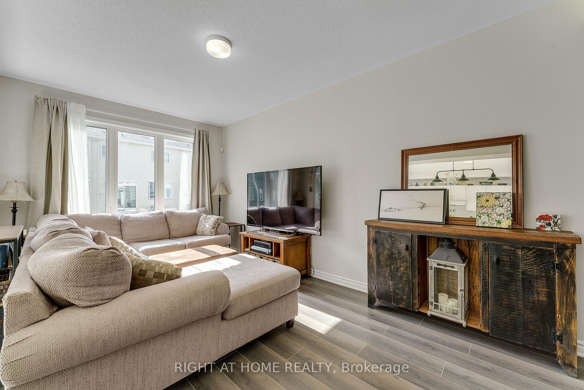 Photo 8 of 715 Derreen Avenue, Ottawa, Stittsville (North) — HOMEH