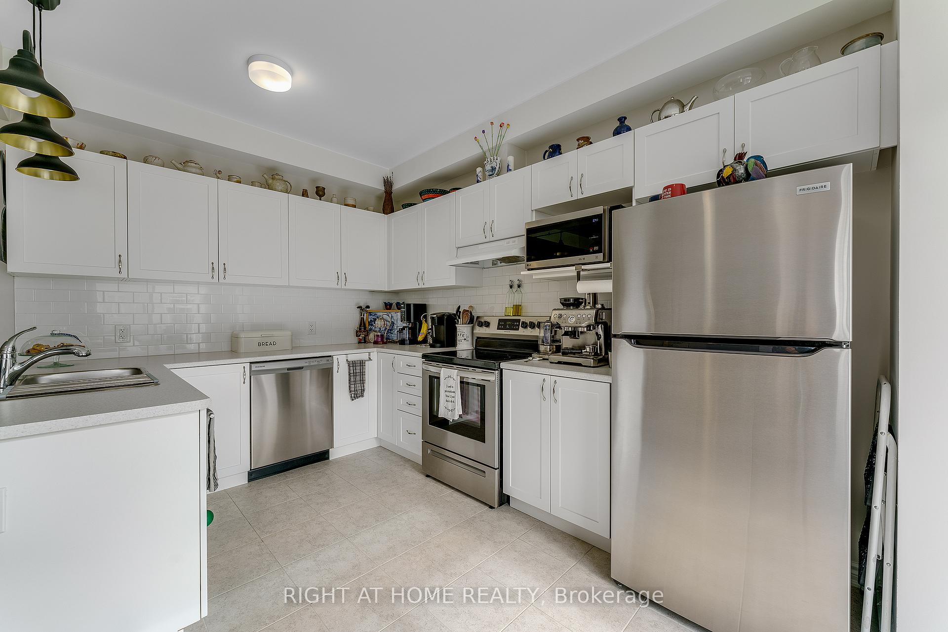 Photo 10 of 715 Derreen Avenue, Ottawa, Stittsville (North) — HOMEH